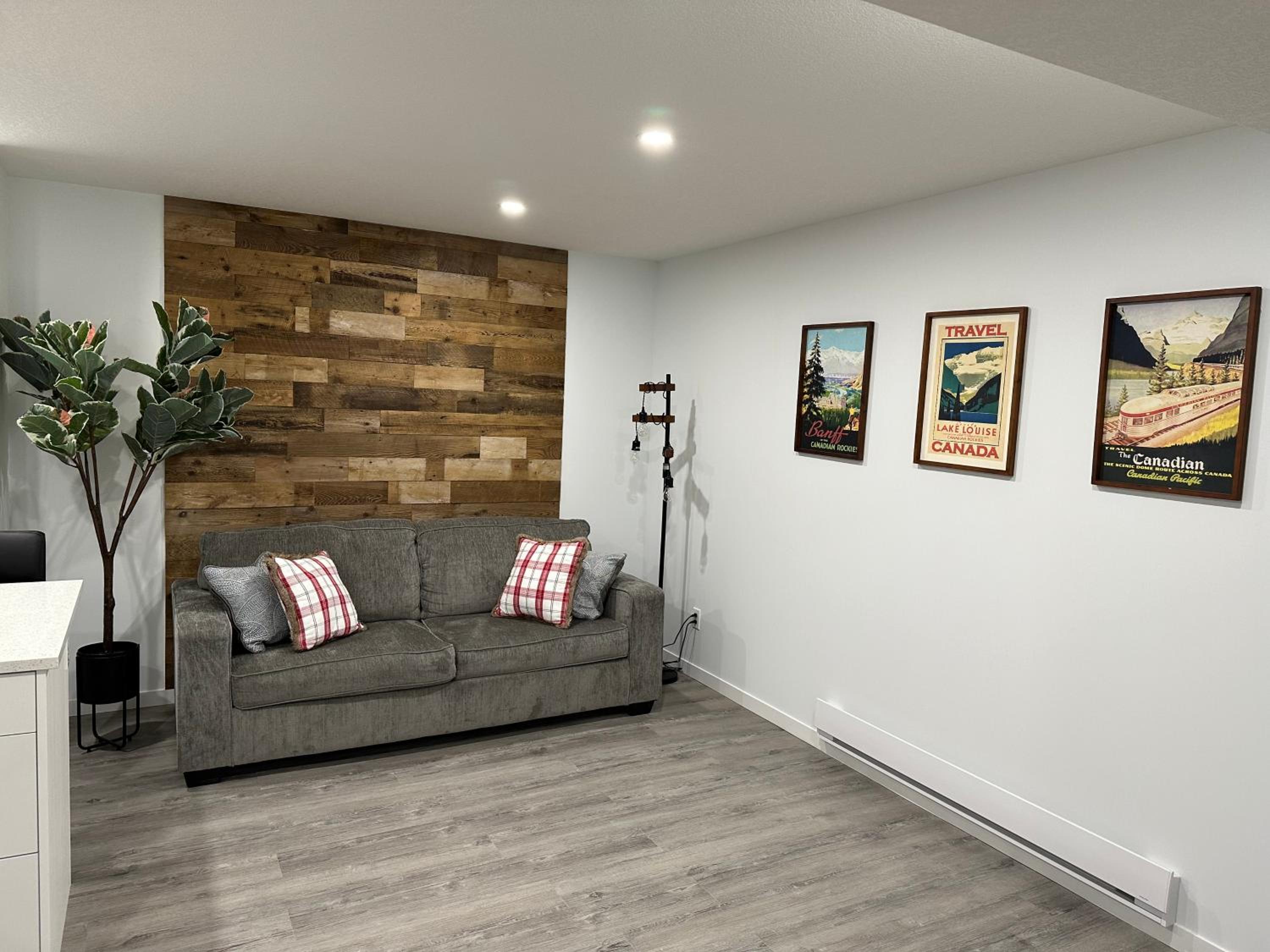 2-Bed Rustic Charm Below