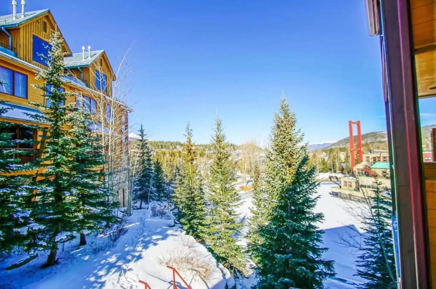 Hotel Der Steiermark 108 - Cozy King Studio Off Main St & Peak 9 with AC, Balcony, Shared Hot Tub & Free Parking - Image 1