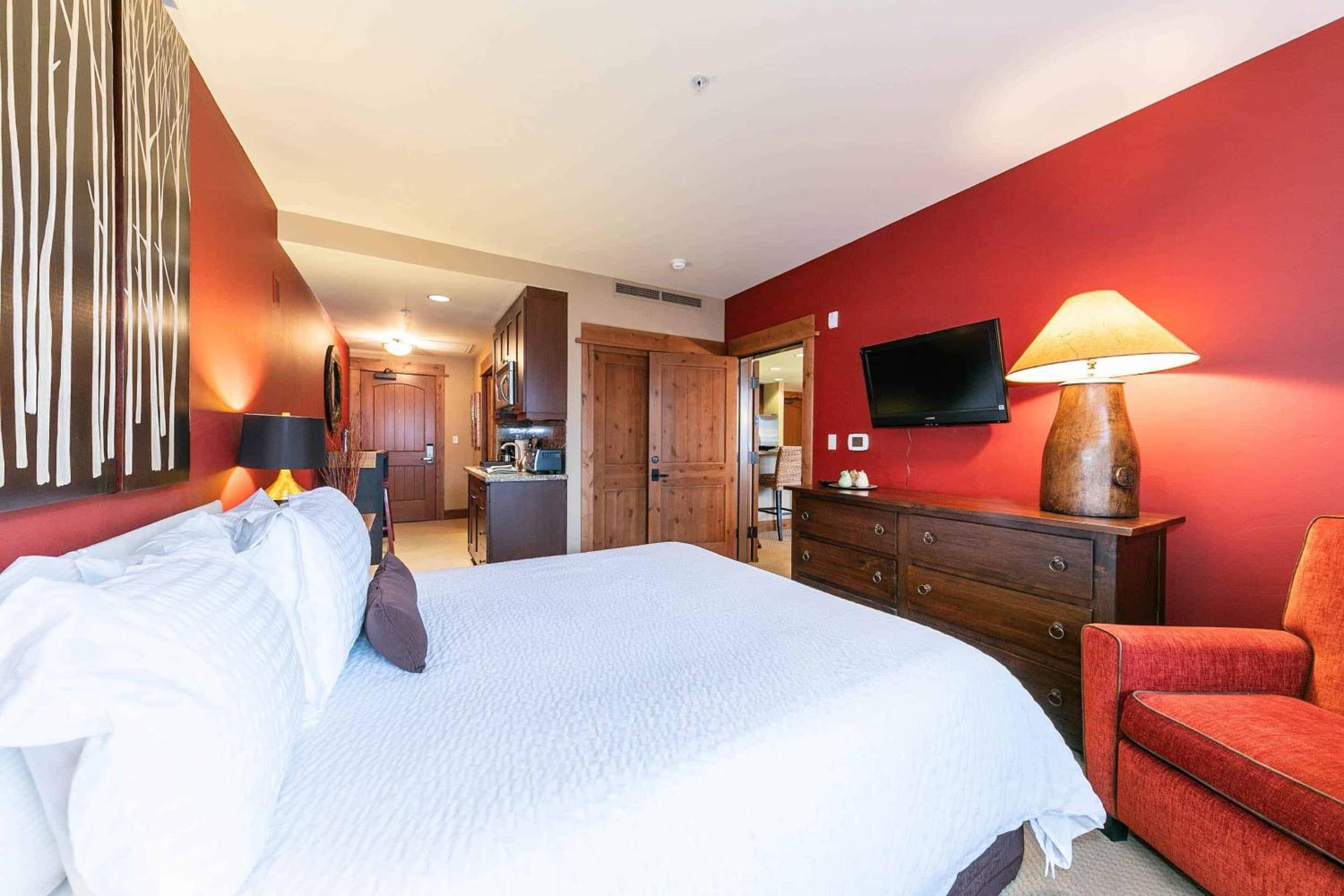 Lake Tahoe Vacations - Catamount Lodge 305 by East West Hospitality - Property Image 10