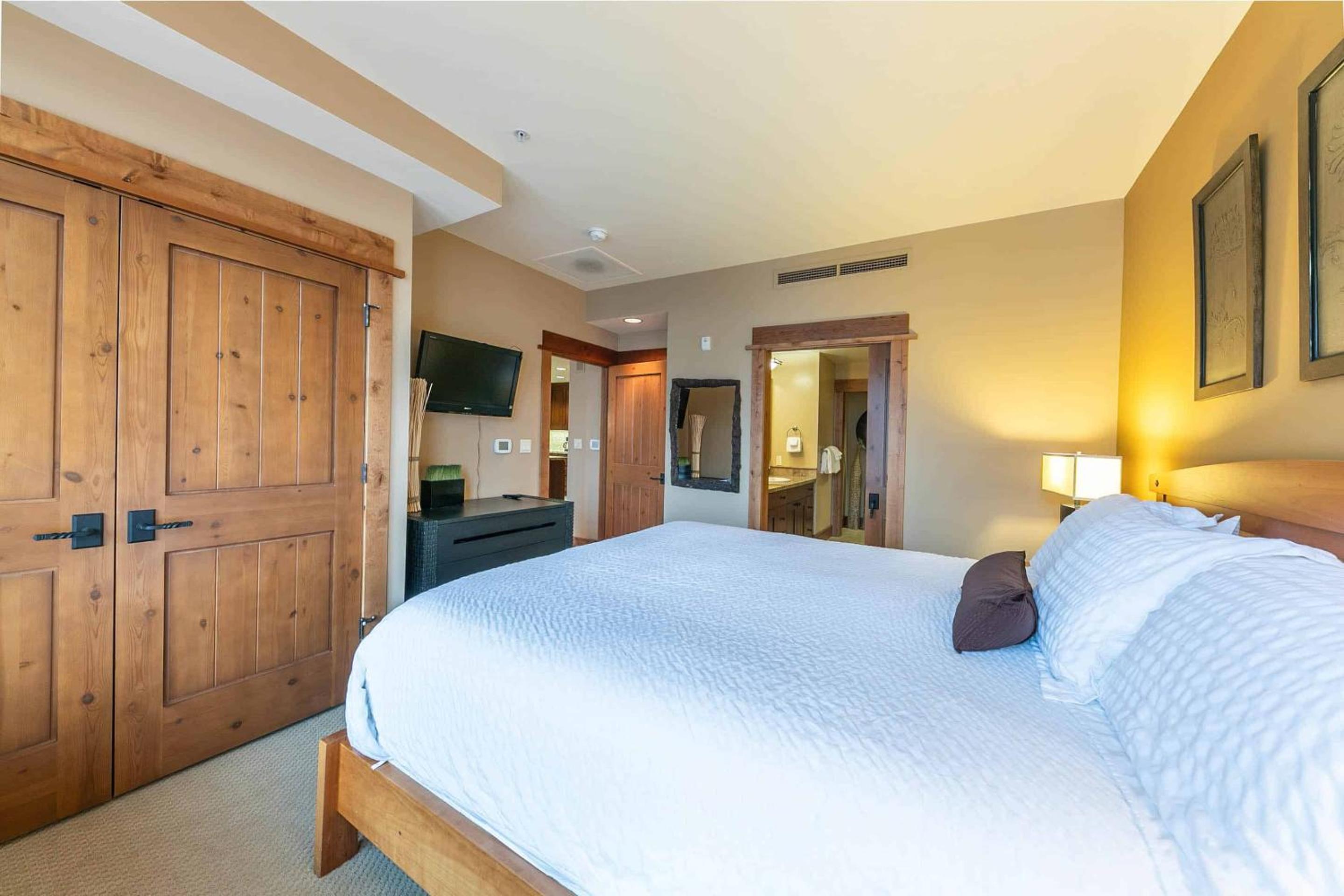 Lake Tahoe Vacations - Catamount Lodge 305 by East West Hospitality - Property Image 27