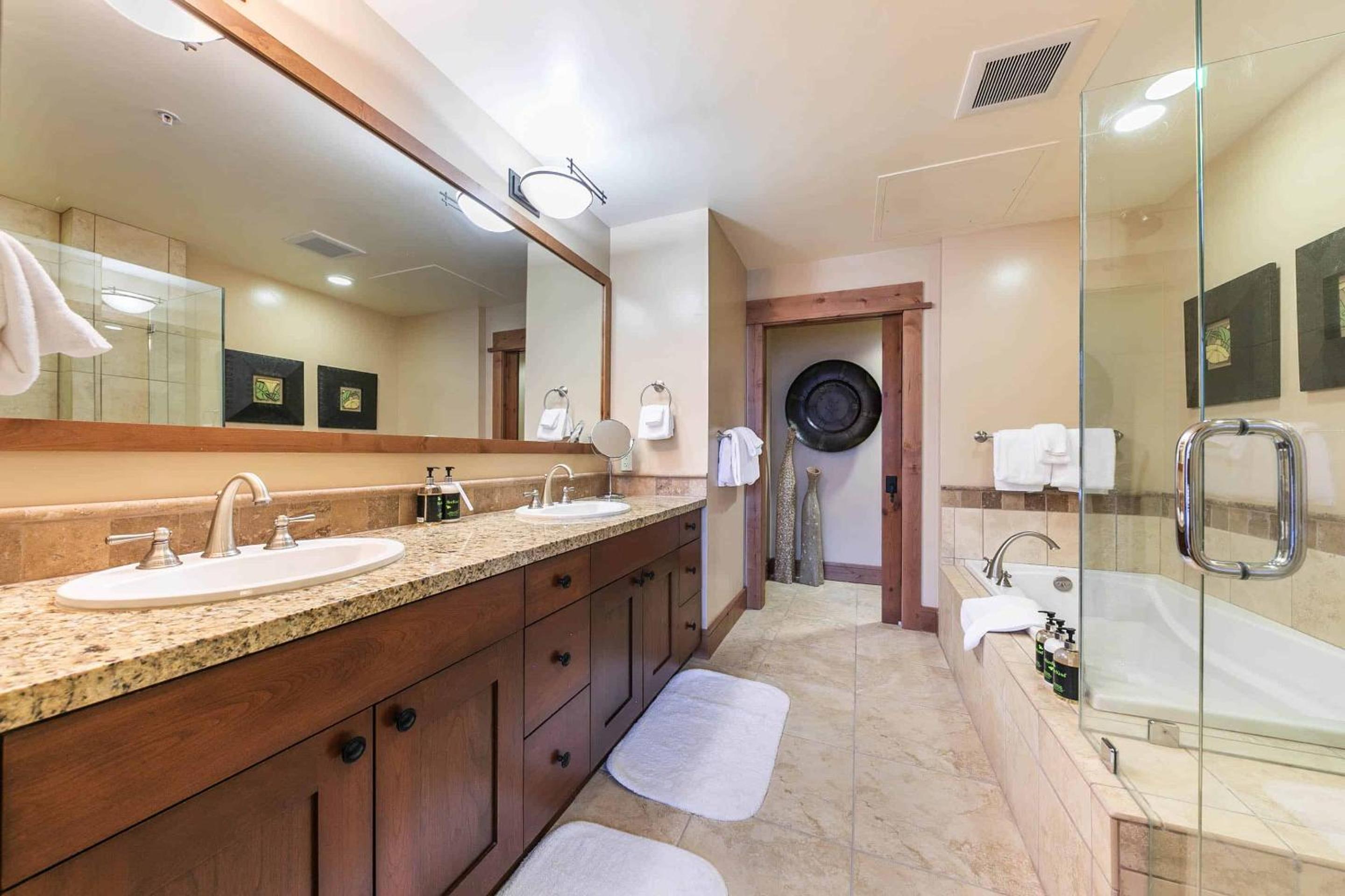 Lake Tahoe Vacations - Catamount Lodge 305 by East West Hospitality - Property Image 19