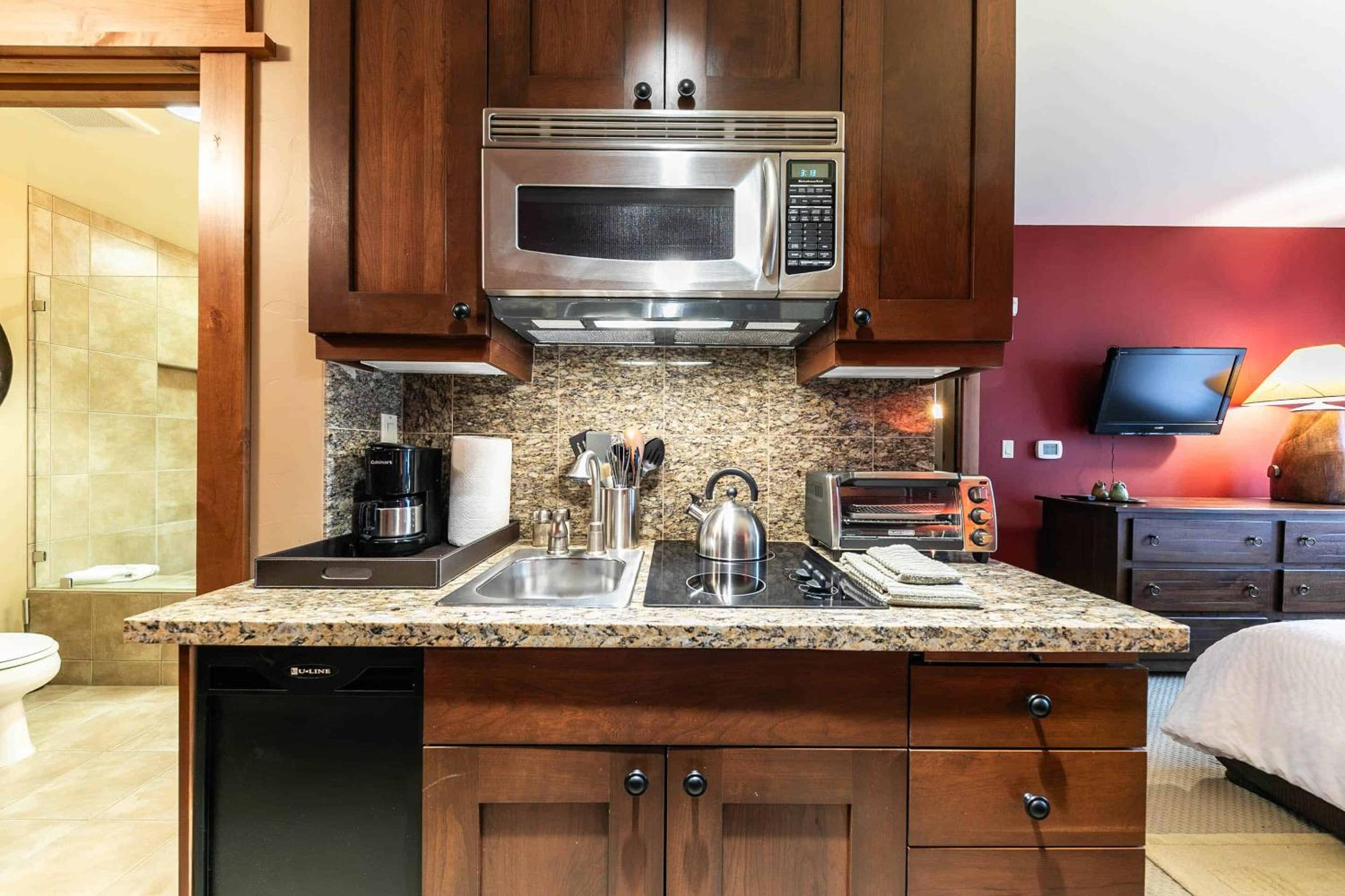 Lake Tahoe Vacations - Catamount Lodge 305 by East West Hospitality - Property Image 9