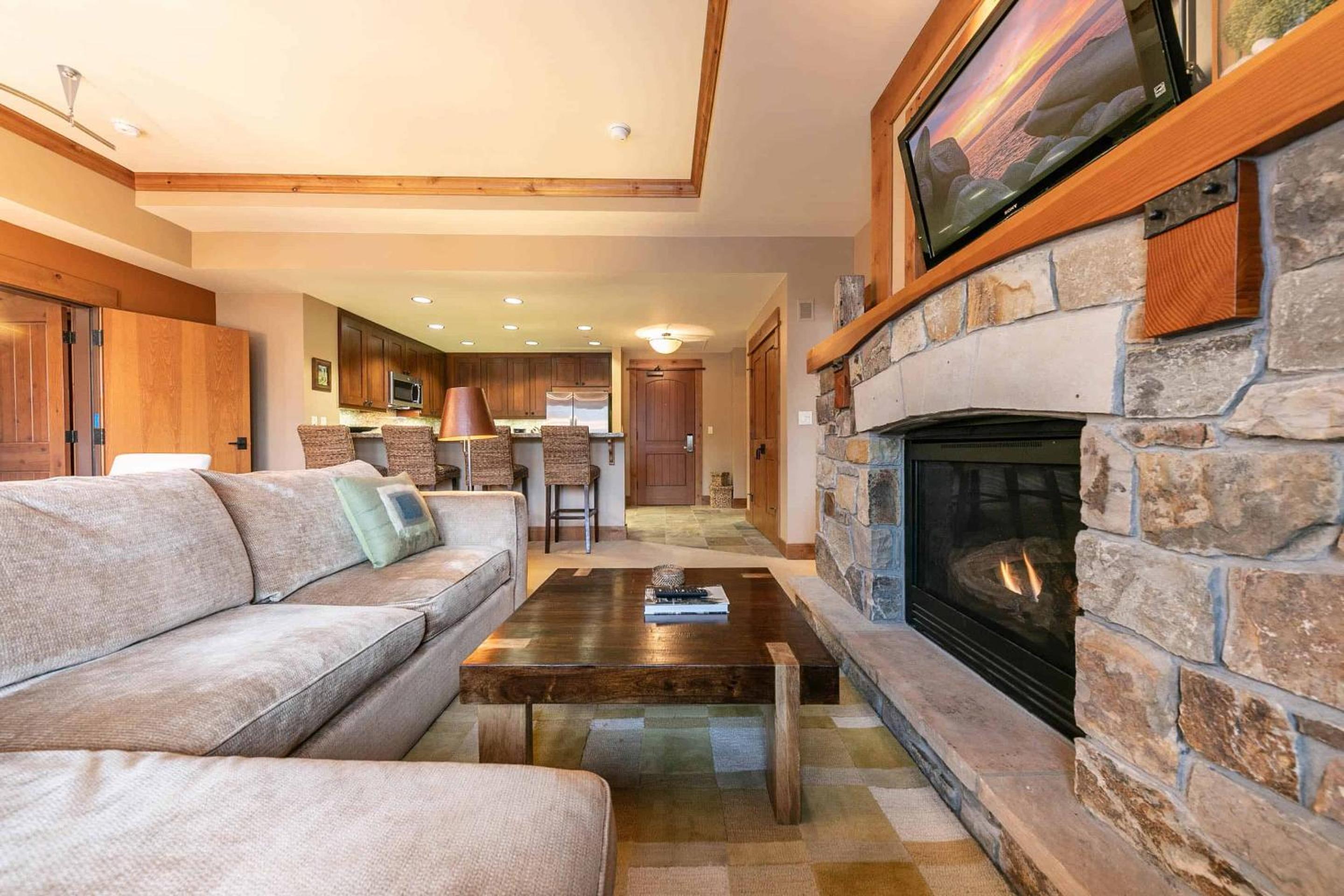 Lake Tahoe Vacations - Catamount Lodge 305 by East West Hospitality - Property Image 6