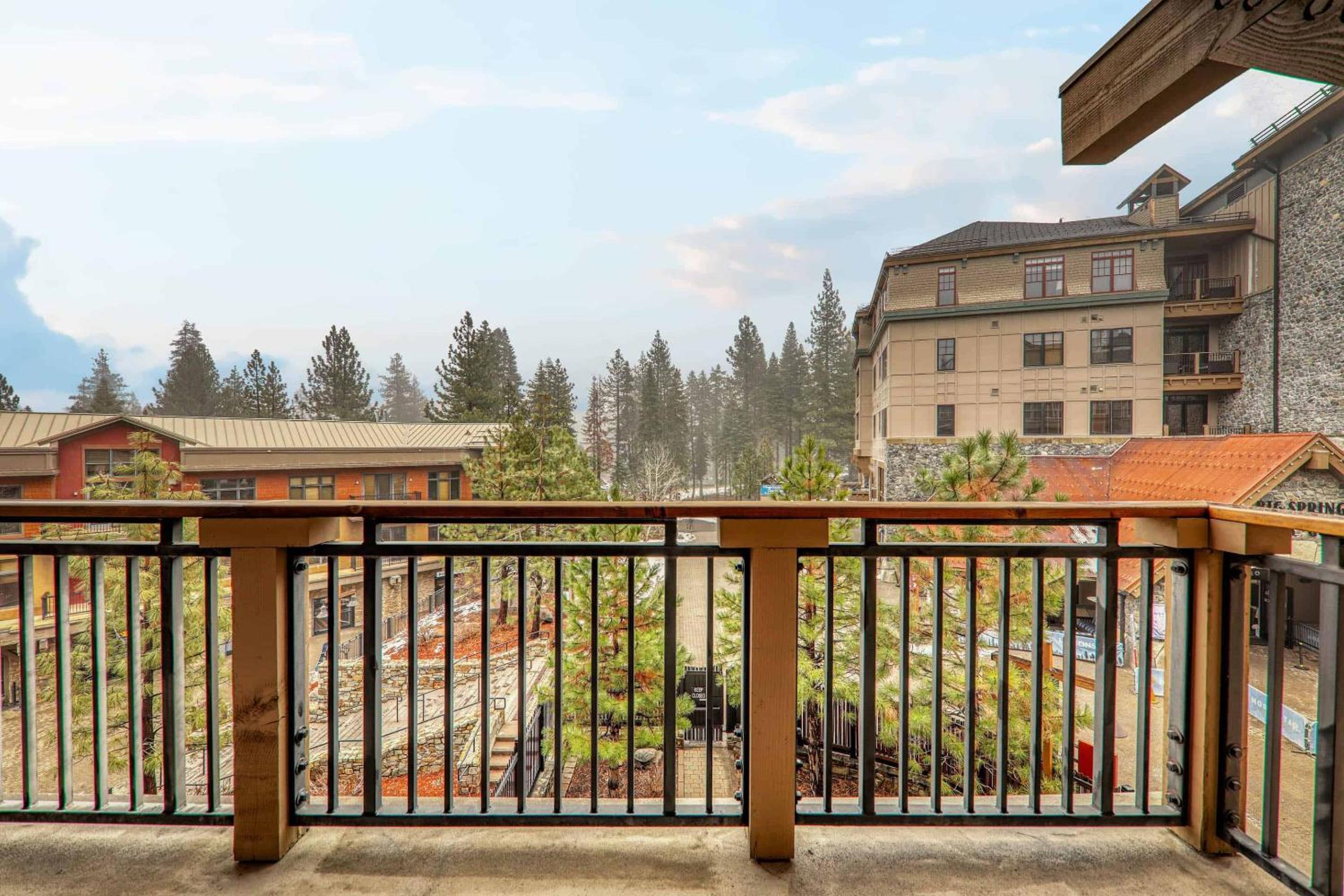 Lake Tahoe Vacations - Catamount Lodge 305 by East West Hospitality - Property Image 7