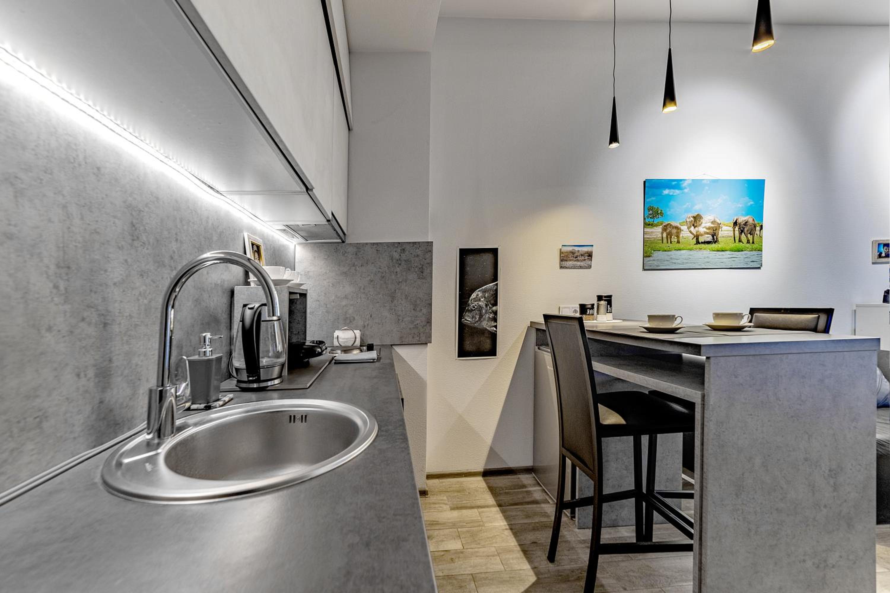 Artist's Apartment at the Station view 3