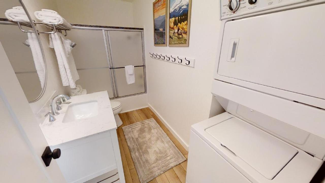 Das Hartmann Haus - WiFi - Washer - Dryer - Grill - Fireplace view 4