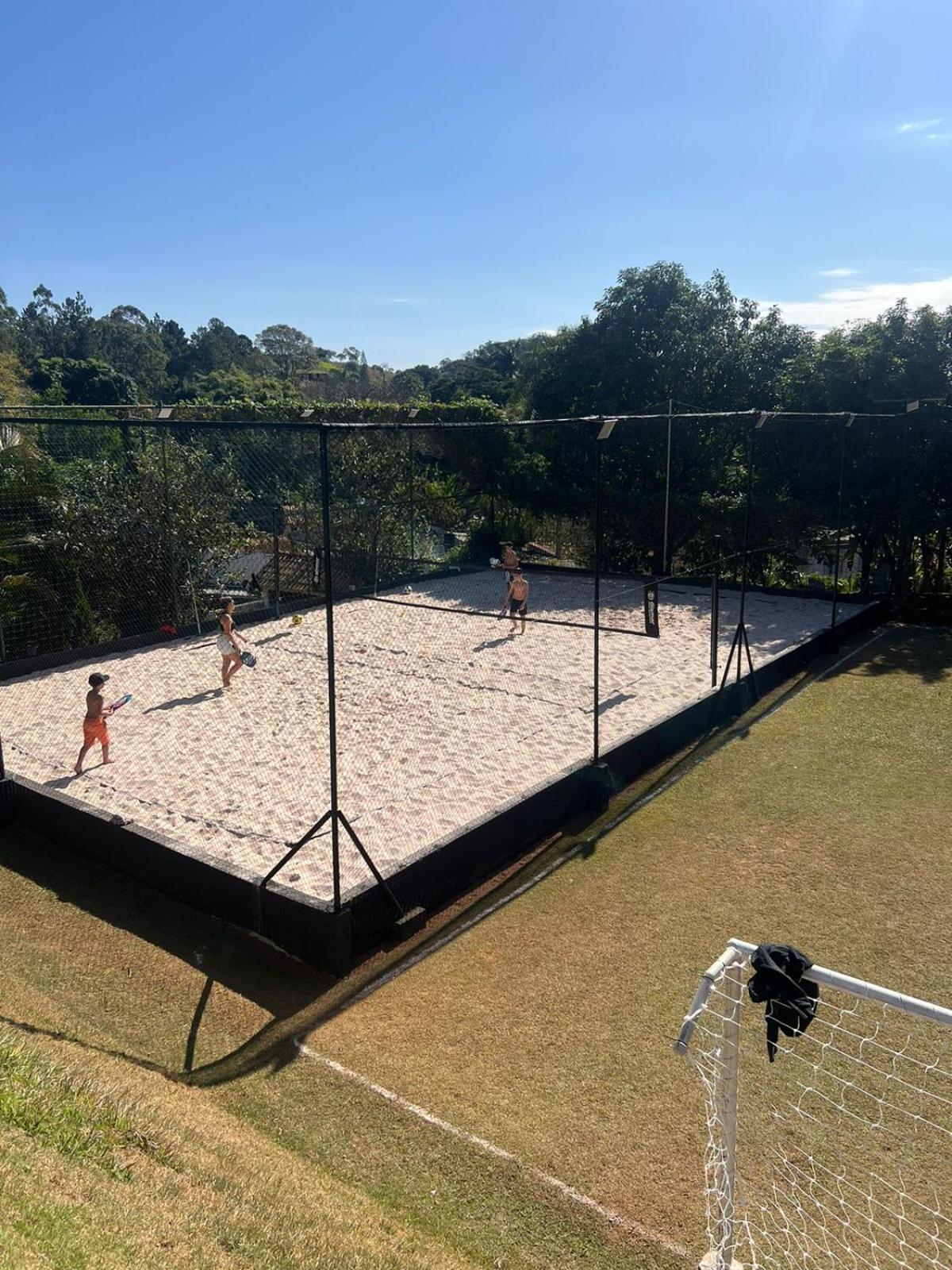 Casa de campo, com quadra de Beach Tennis, Volei e Fut Volei próxima a SP!!