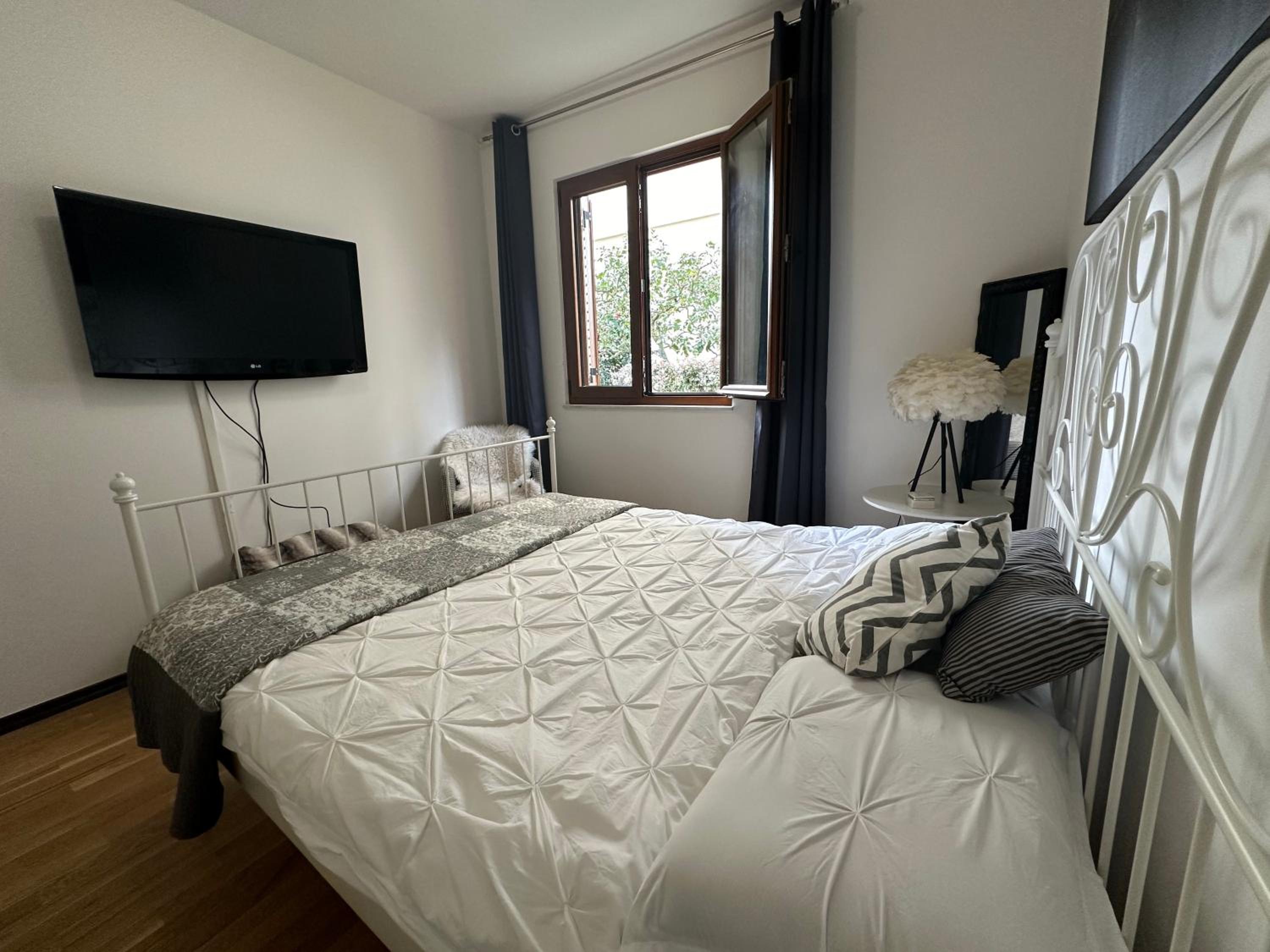 Modern Luxury Apartment in the center of Budva view 3
