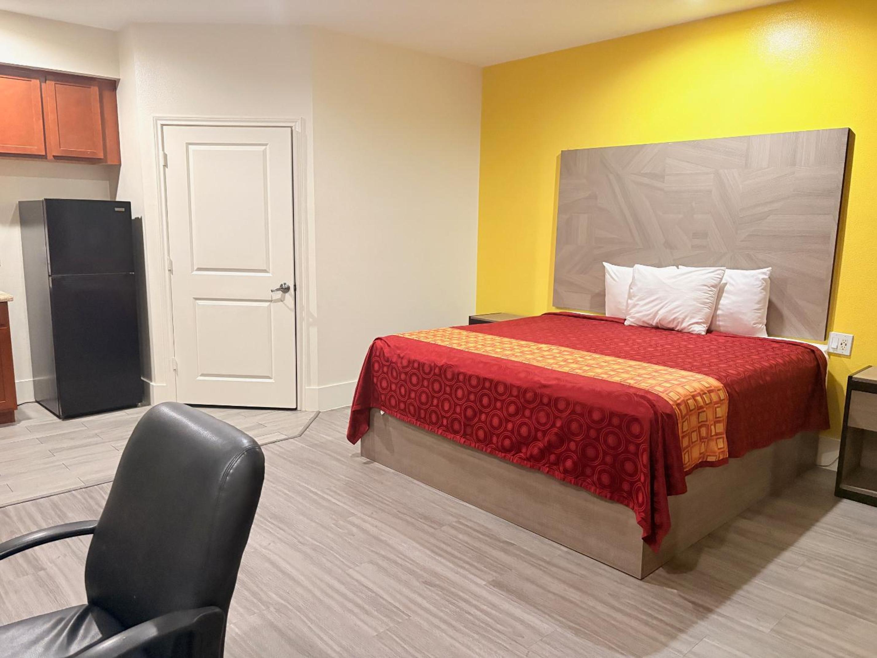 Americas Best Value Inn Houston Veterans Memorial, Photo 13