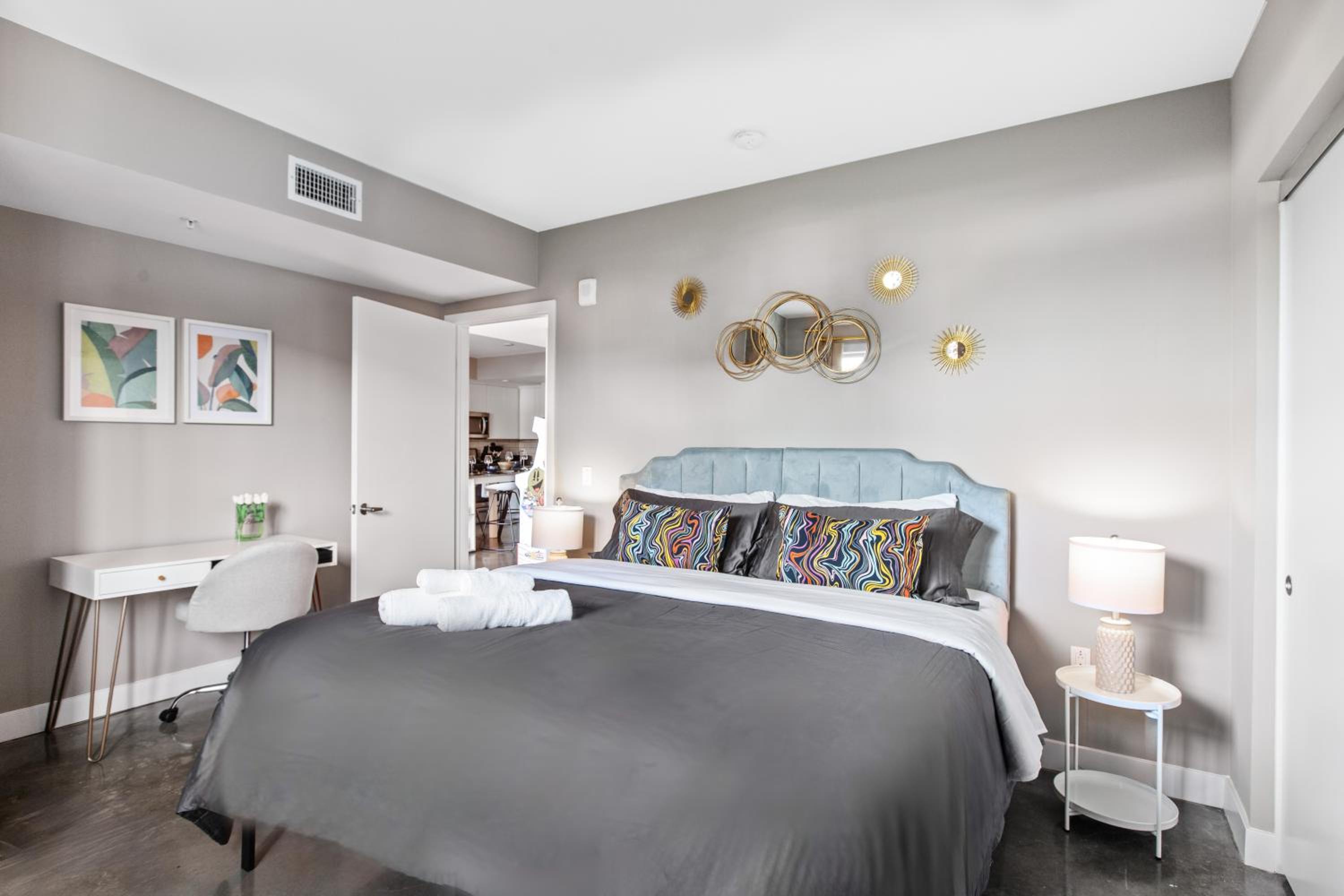 Cozy Oasis in West Hollywood! Free Parking and Swimming pool — Los Angeles photo 2