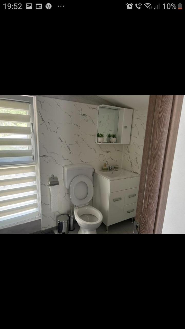 VILA Ade view 2