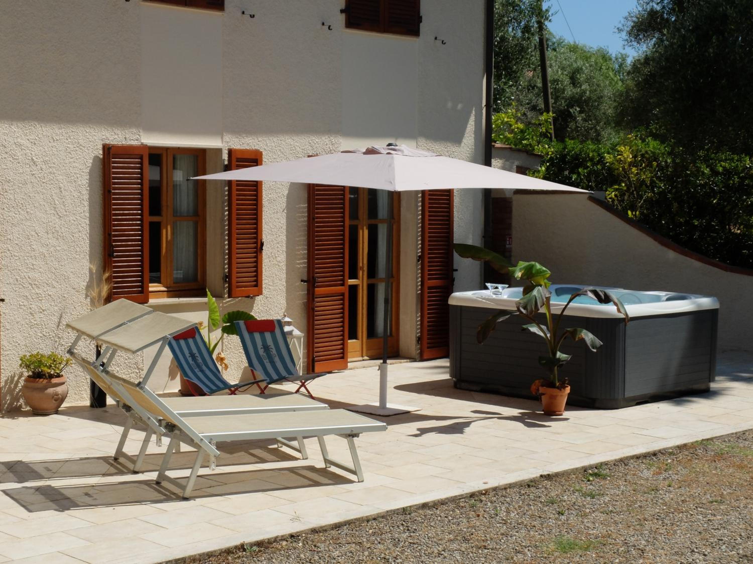 Villa con piscina e jacuzzi vicino Saturnia view 3