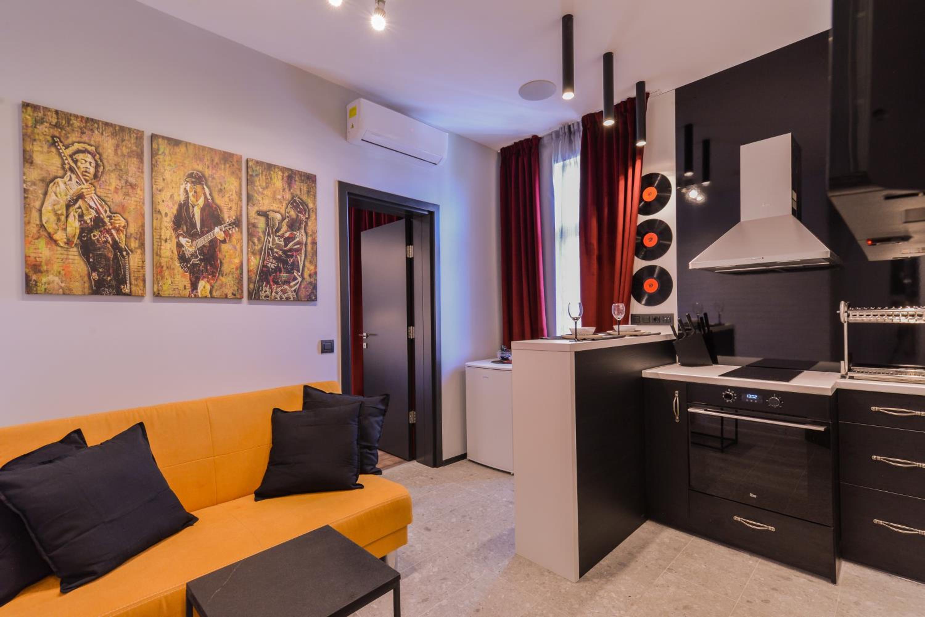 Sofia Stylish 1-BDR with Rock'n'Roll Vibes