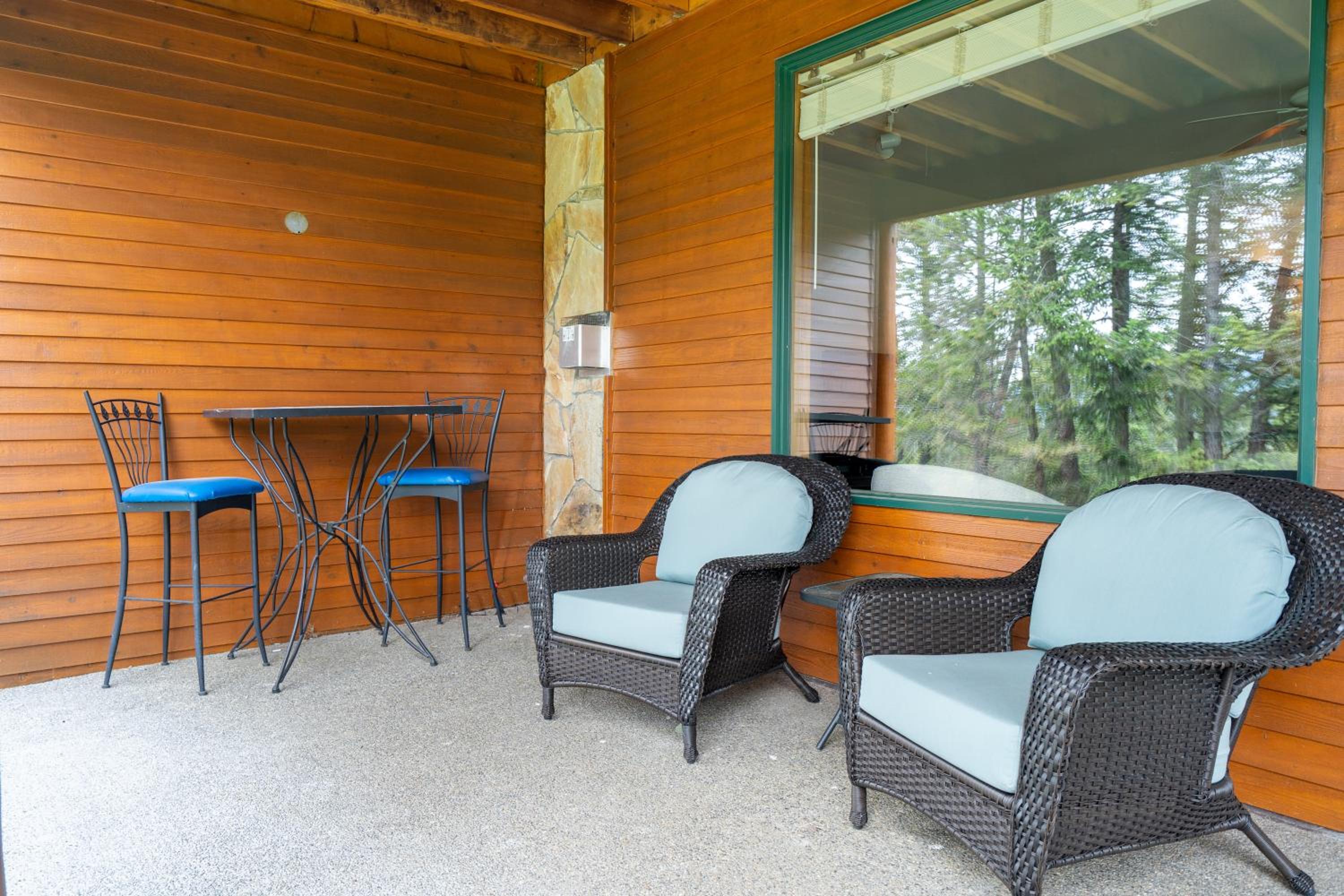 Chateau Lawrence, Pool Table, Kids' Gaming Room