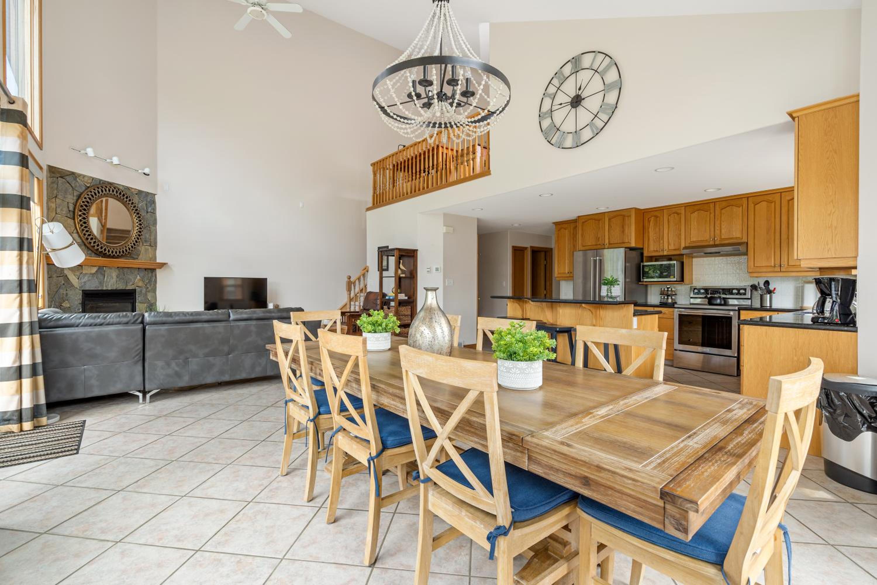 Chateau Lawrence, Pool Table, Kids' Gaming Room