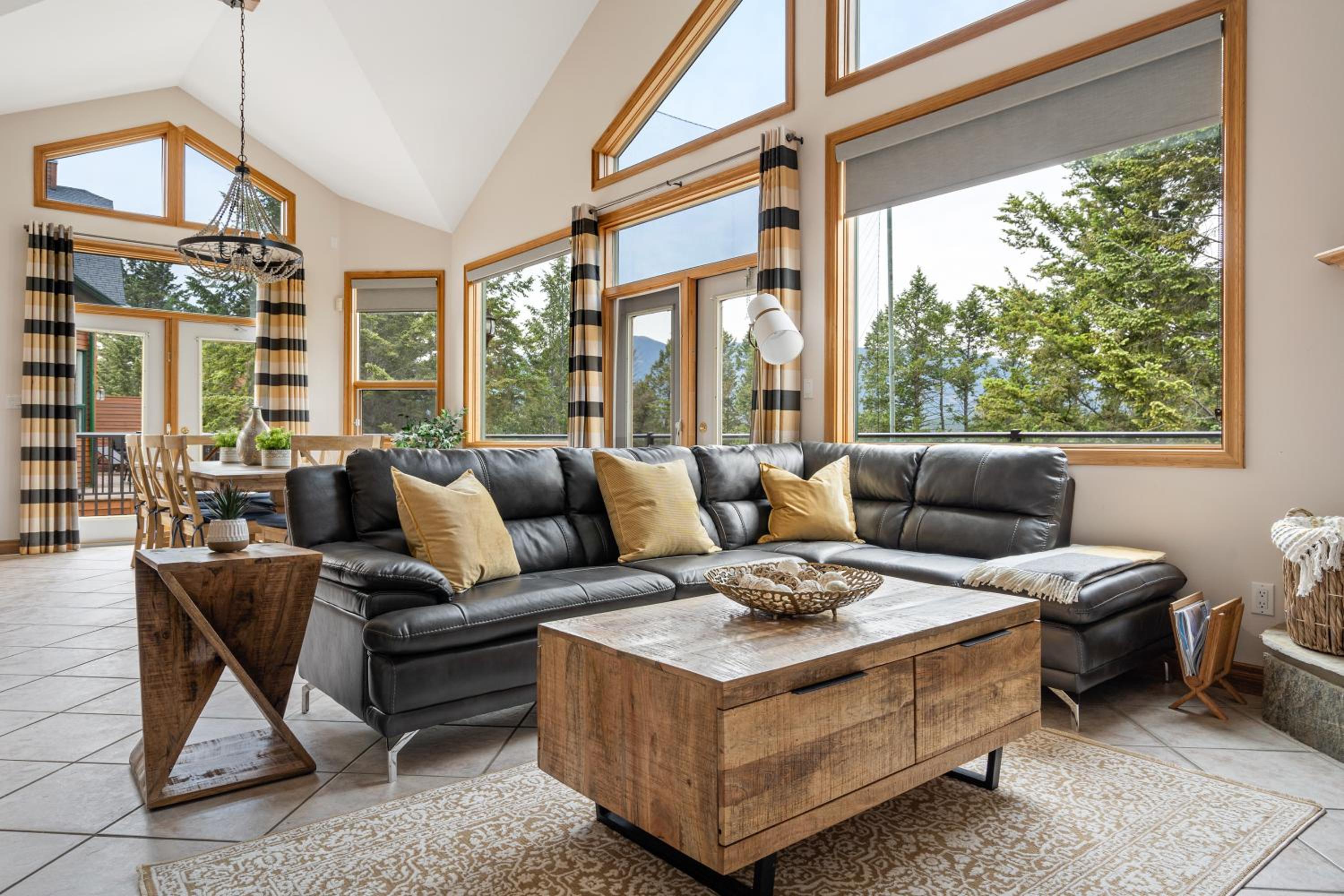Chateau Lawrence, Pool Table, Kids' Gaming Room