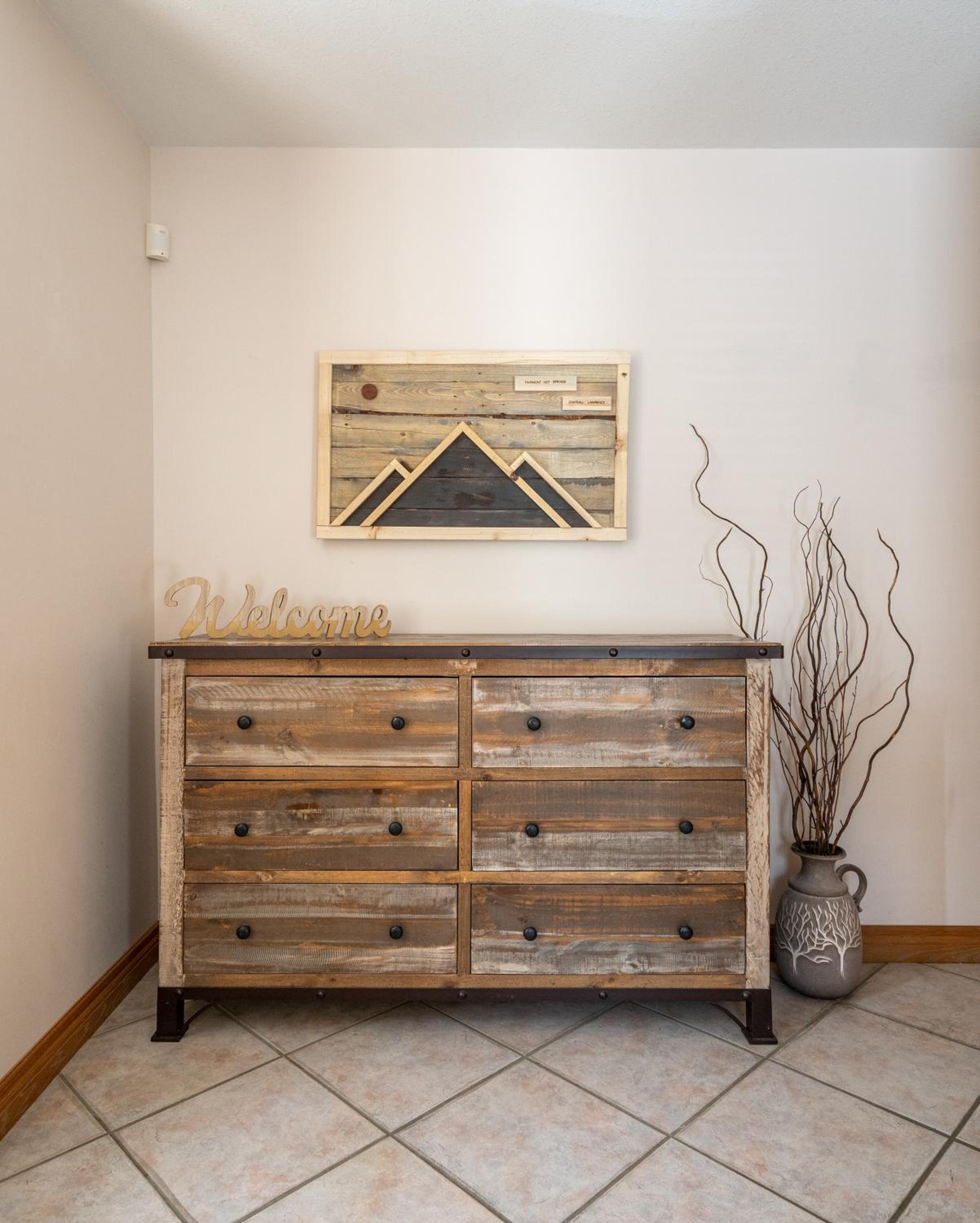 Chateau Lawrence, Pool Table, Kids' Gaming Room
