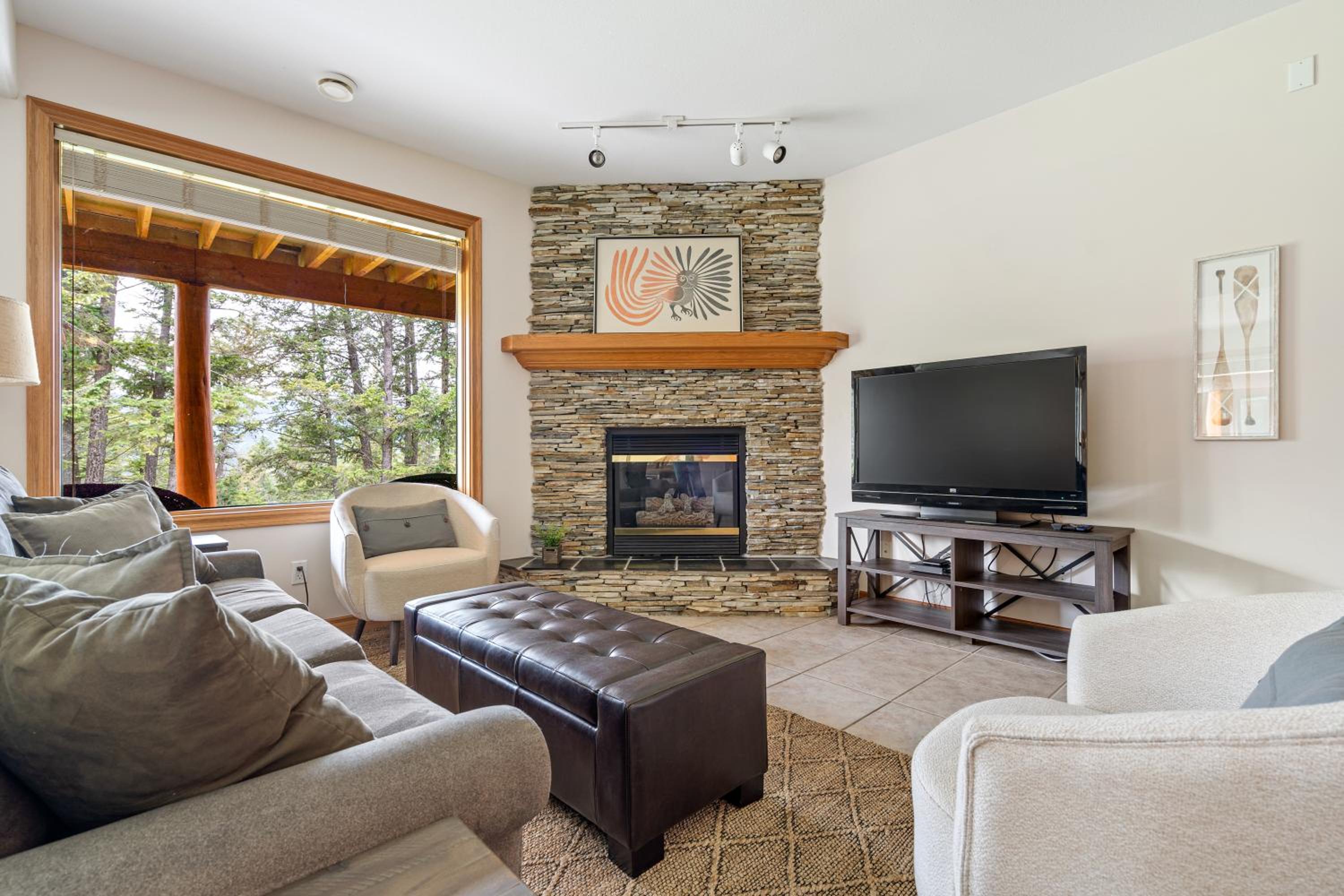 Chateau Lawrence, Pool Table, Kids' Gaming Room