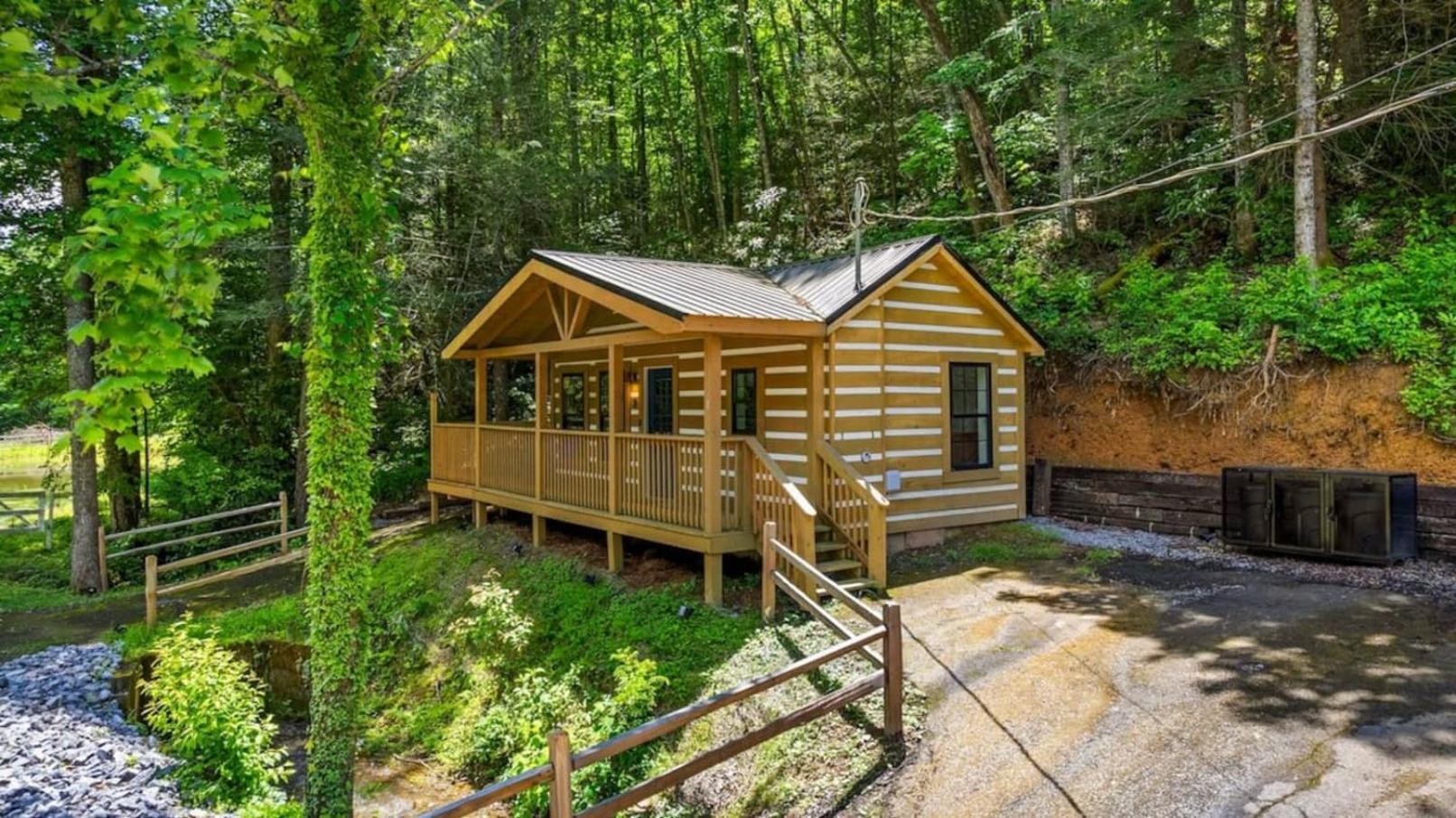 Gatlinburg - Pigeon Forge Vacations - Group Getaway, Modern Cabins Sleep 16, Gatlinburg - Property Image 88
