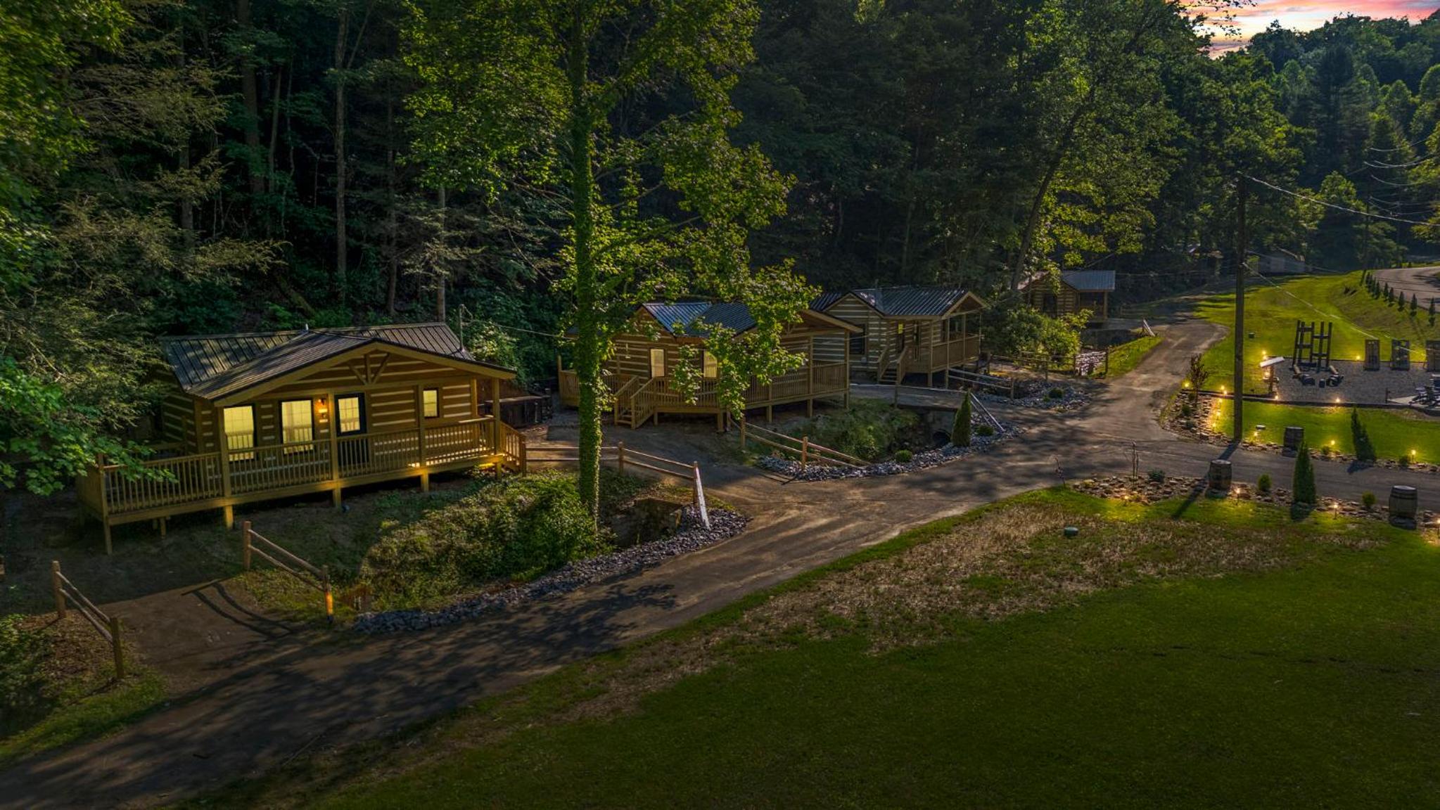Gatlinburg - Pigeon Forge Vacations - Group Getaway, Modern Cabins Sleep 16, Gatlinburg - Property Image 167