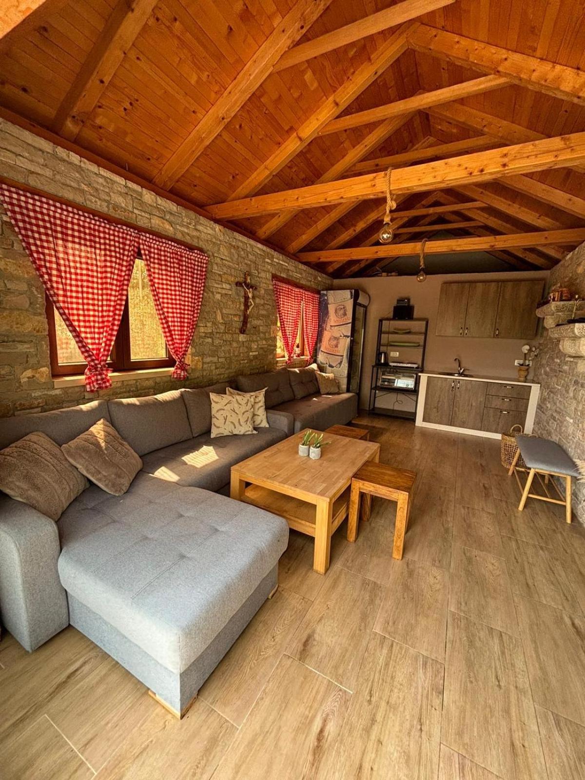 Kamena Kuća