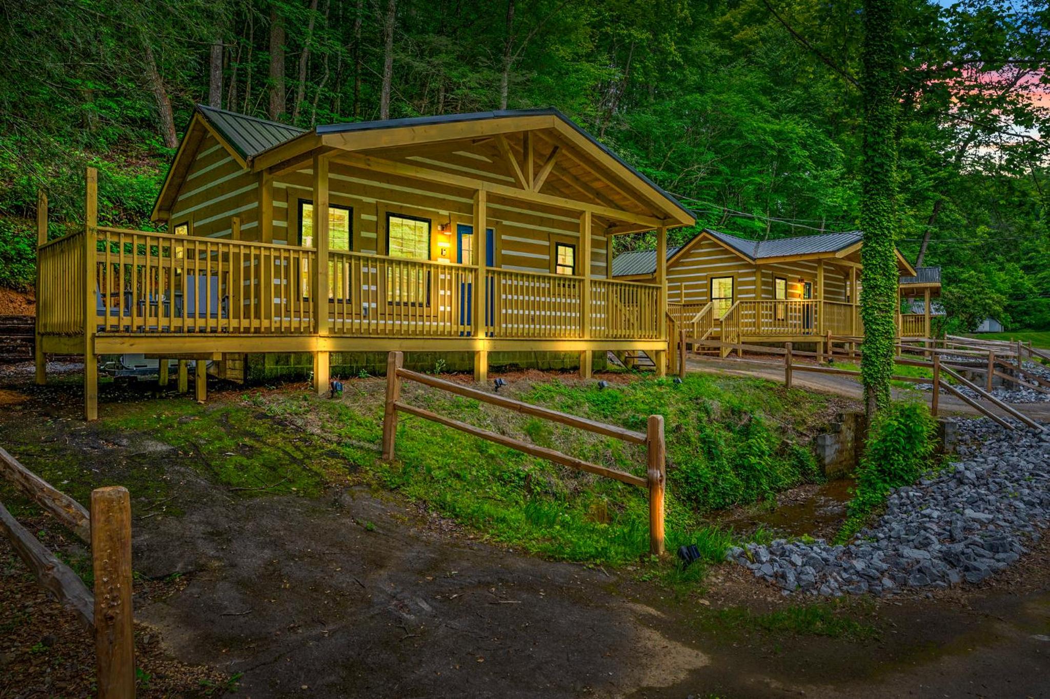 Gatlinburg - Pigeon Forge Vacations - Group Getaway, Modern Cabins Sleep 16, Gatlinburg - Property Image 165