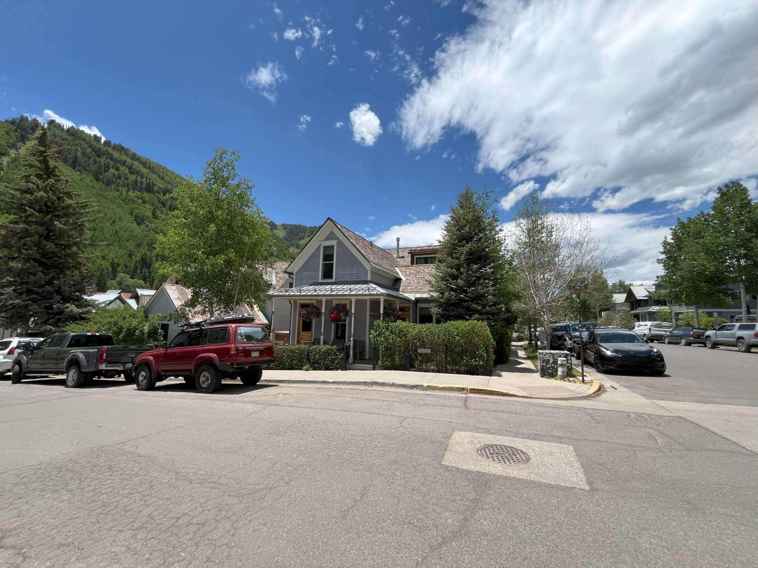 Hotel The Residence on South Oak - steps to the gondola! - Image 1