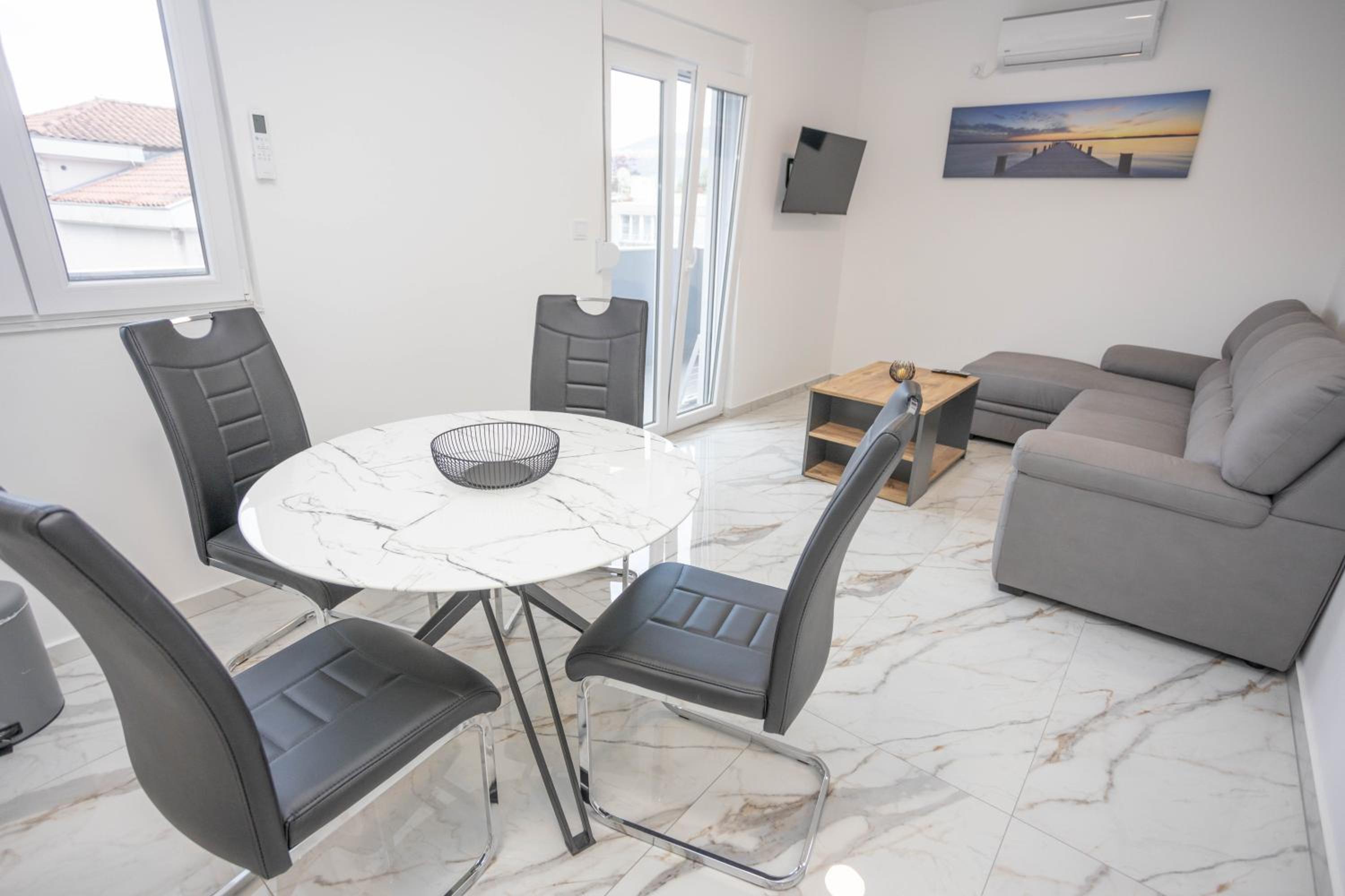 SunSea Apartment