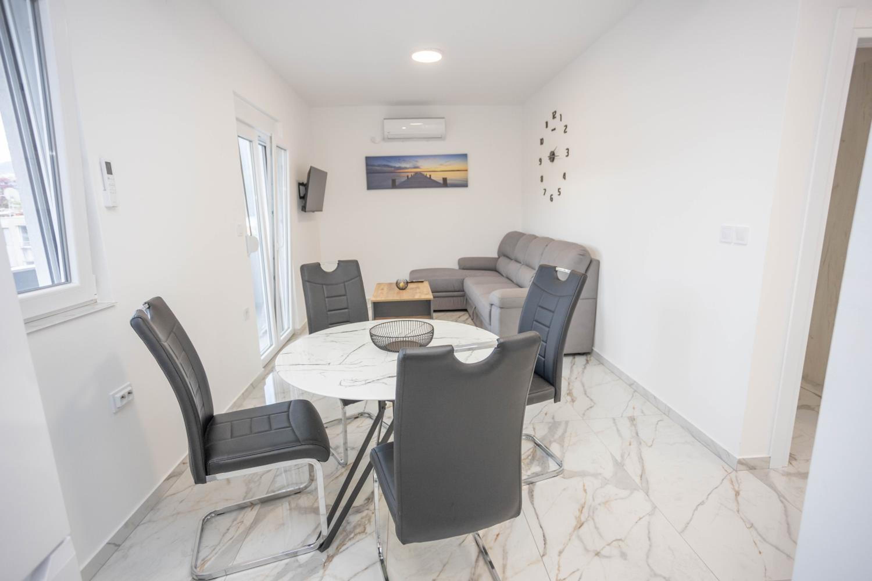 SunSea Apartment