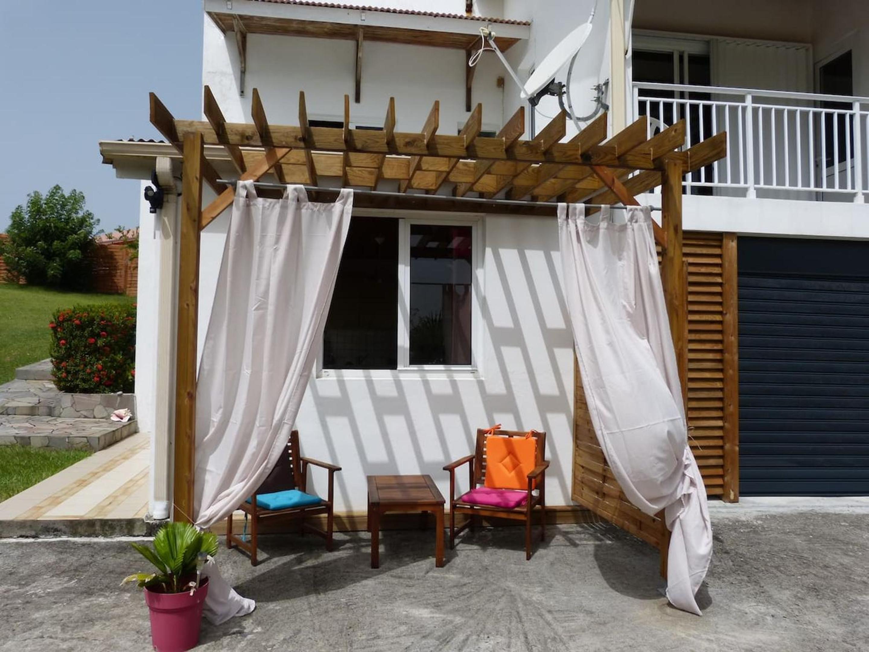 Maison conviviale a Sainte Anne avec Piscine view 2
