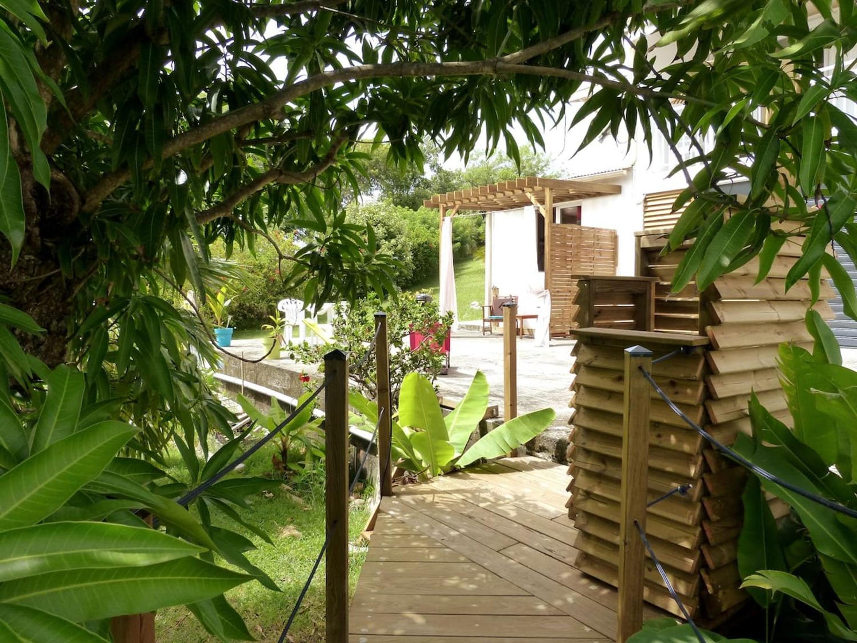 Maison conviviale a Sainte Anne avec Piscine view 4