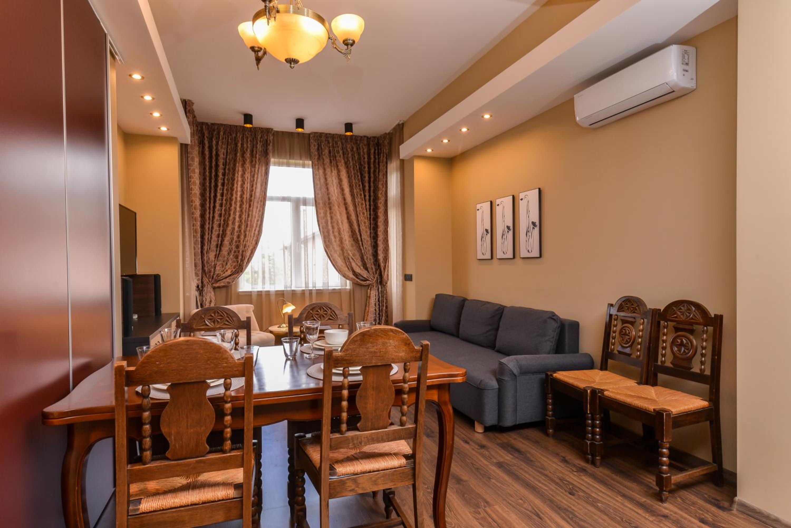Elegant Jazzy 2-BDR Sofia Dream Suite