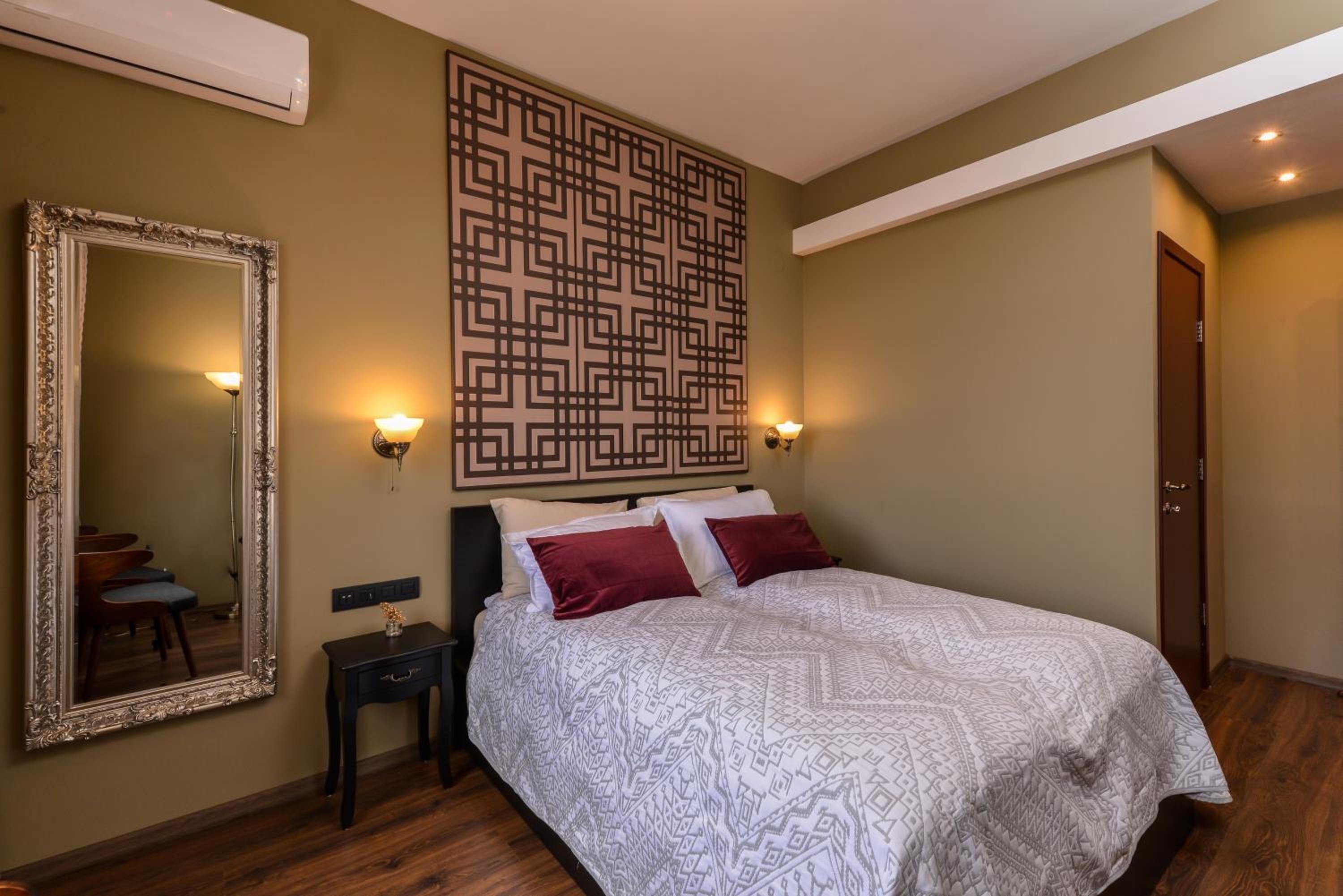 Elegant Jazzy 2-BDR Sofia Dream Suite