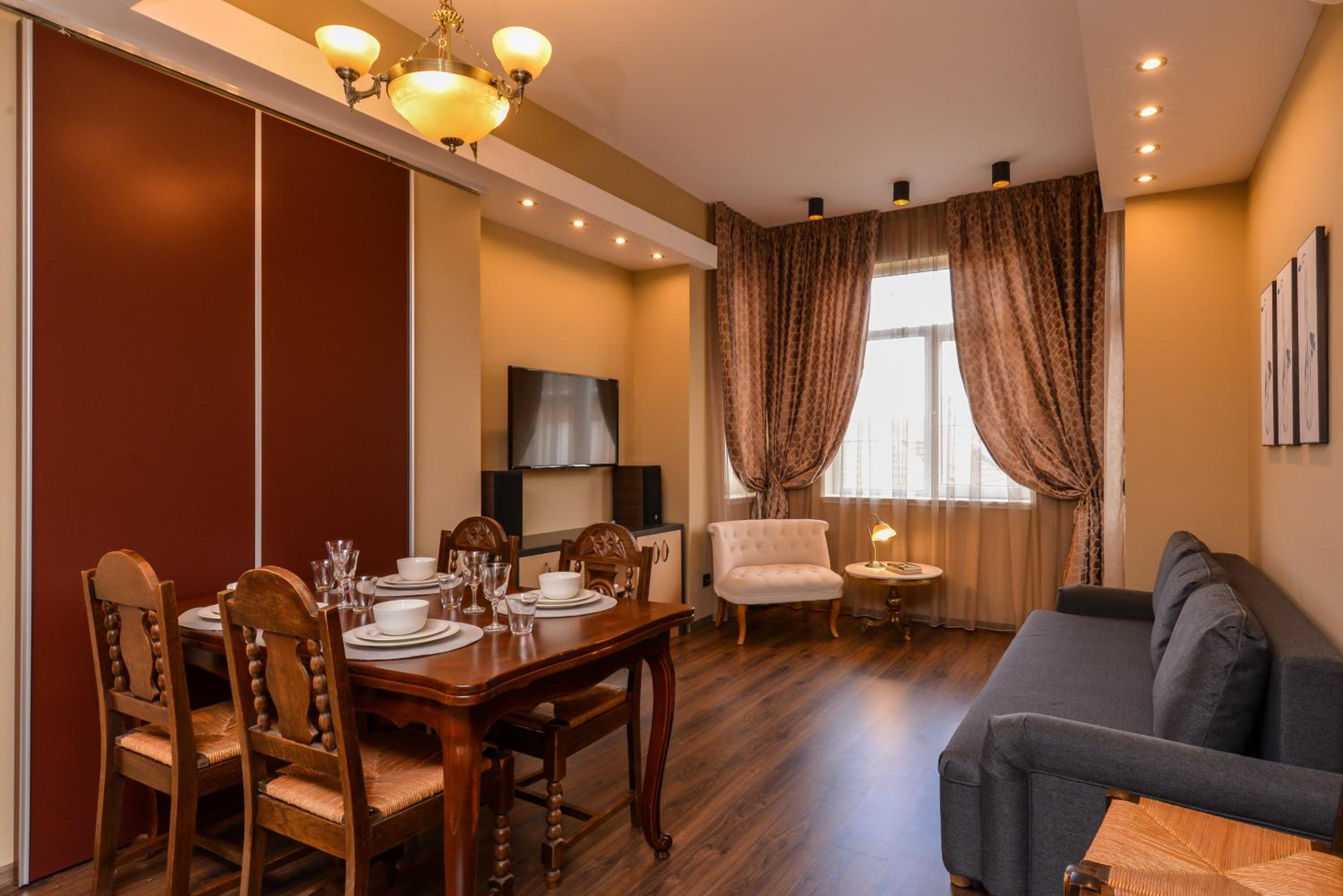 Elegant Jazzy 2-BDR Sofia Dream Suite
