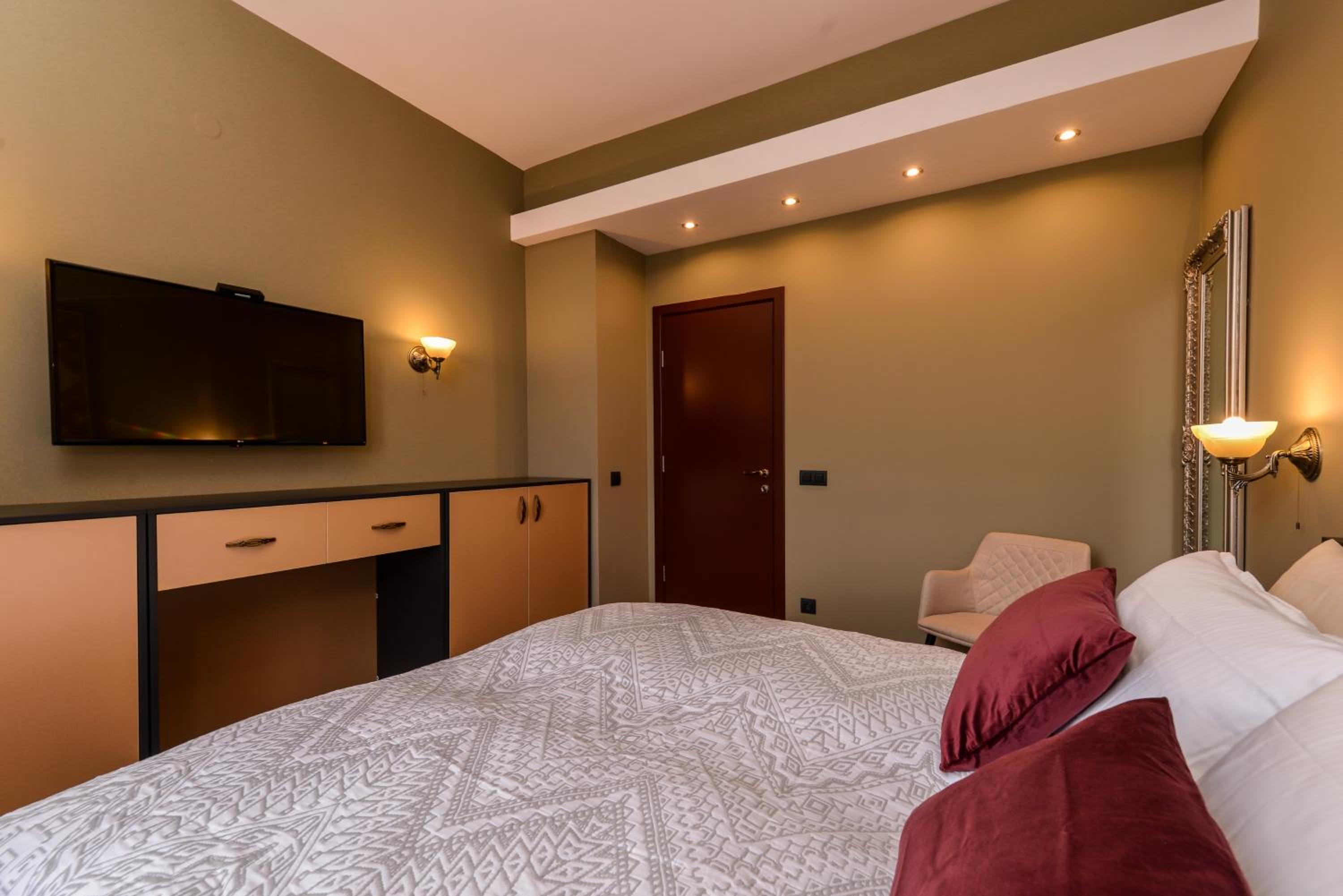 Elegant Jazzy 2-BDR Sofia Dream Suite