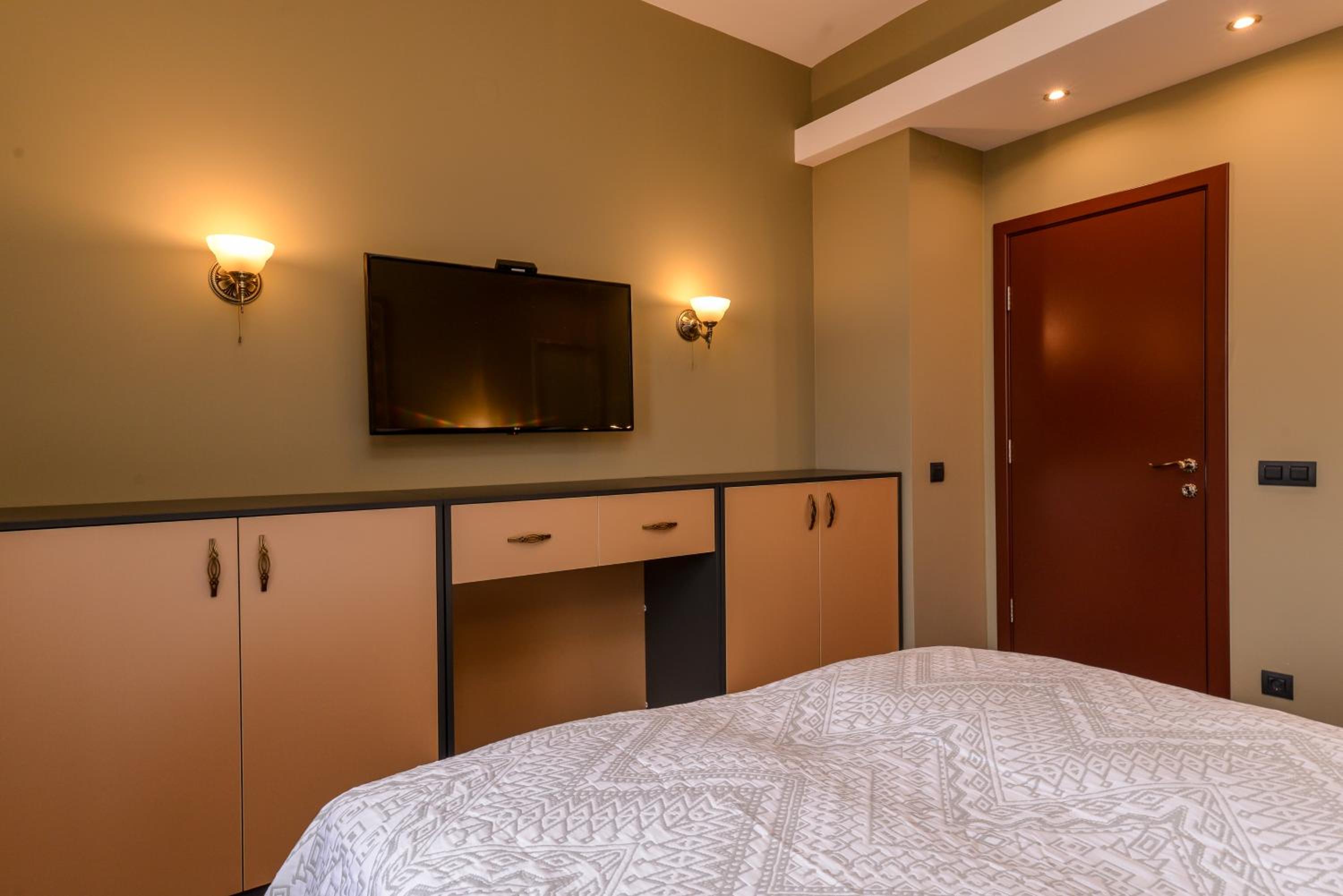 Elegant Jazzy 2-BDR Sofia Dream Suite