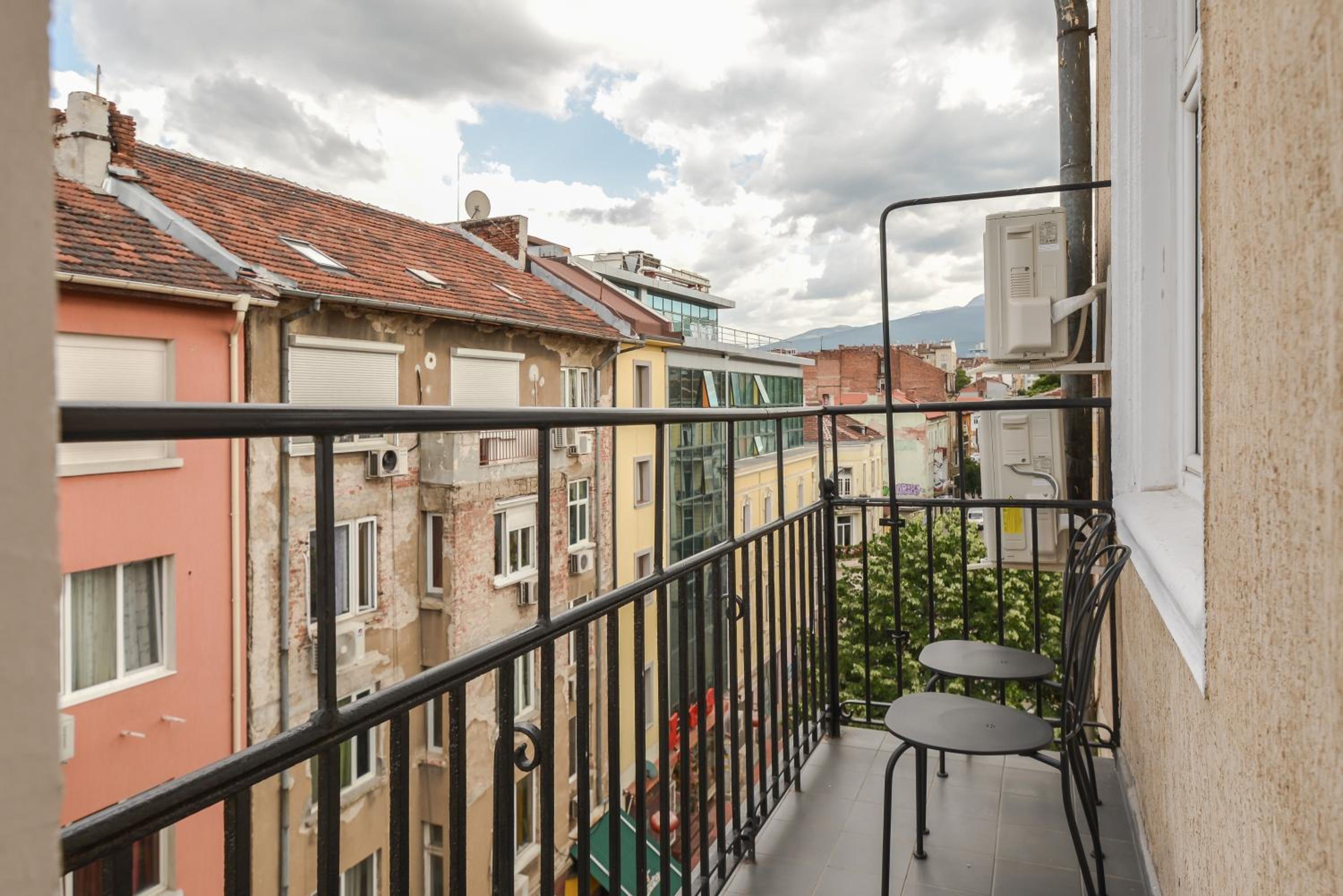 Elegant Jazzy 2-BDR Sofia Dream Suite