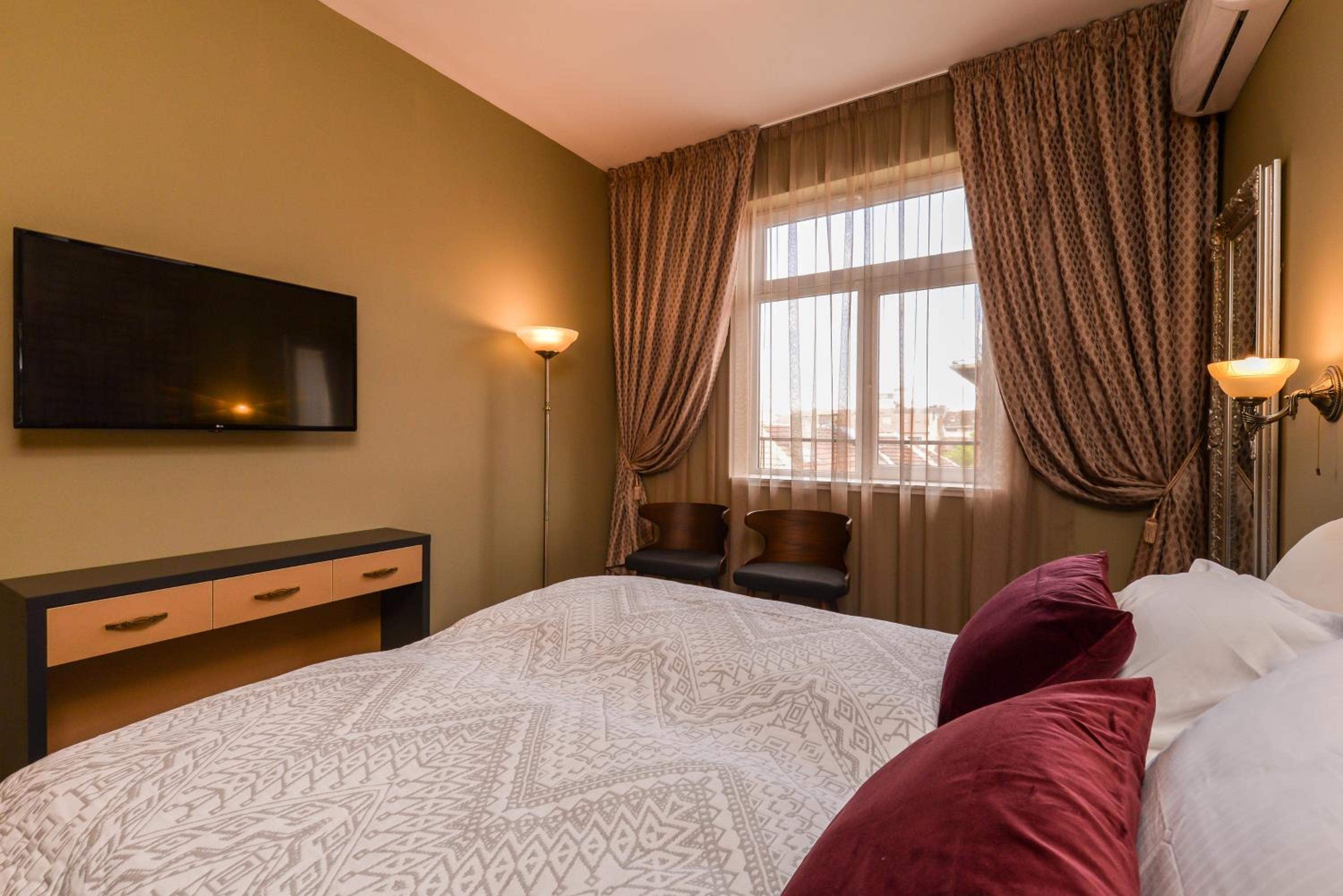 Elegant Jazzy 2-BDR Sofia Dream Suite