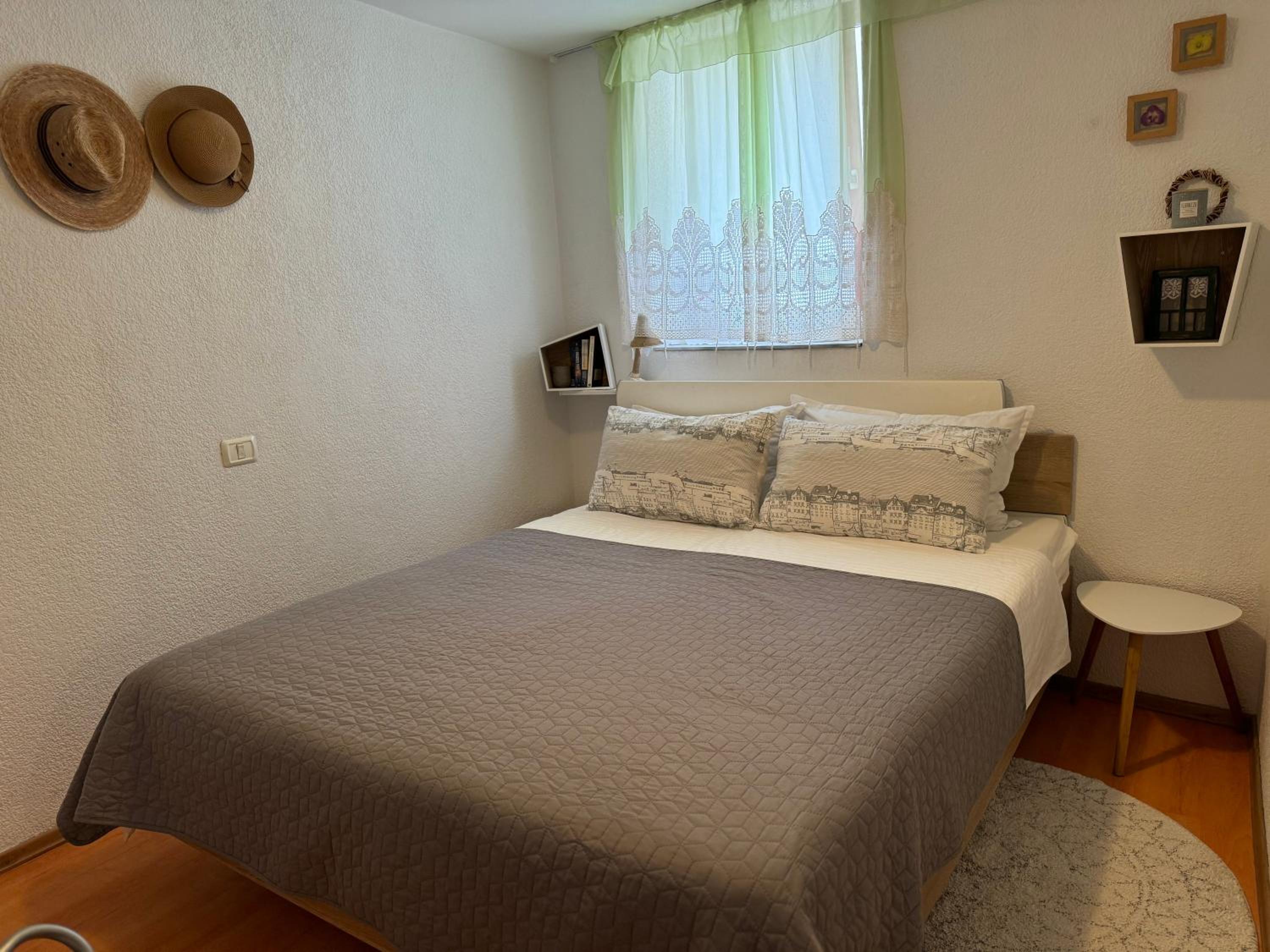 Photo 8
