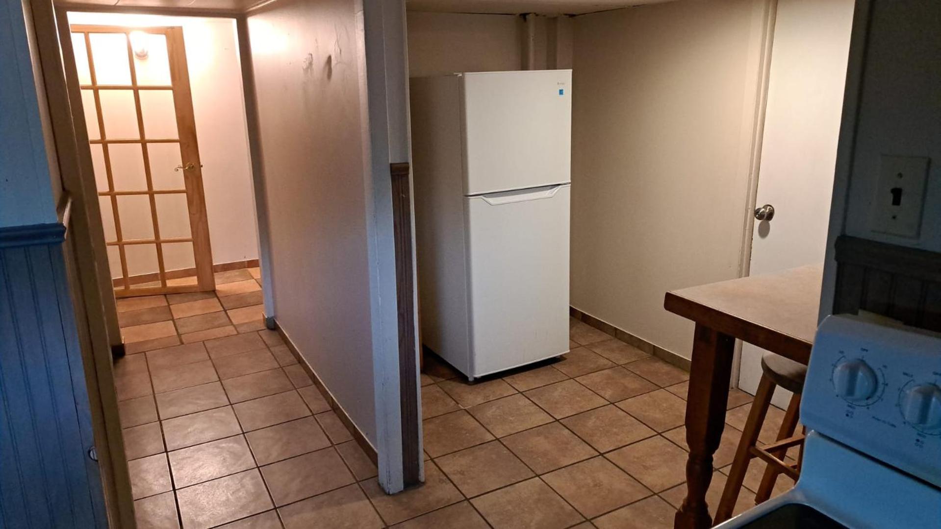 Le1226-Private Basement with WIFI and Free Parking