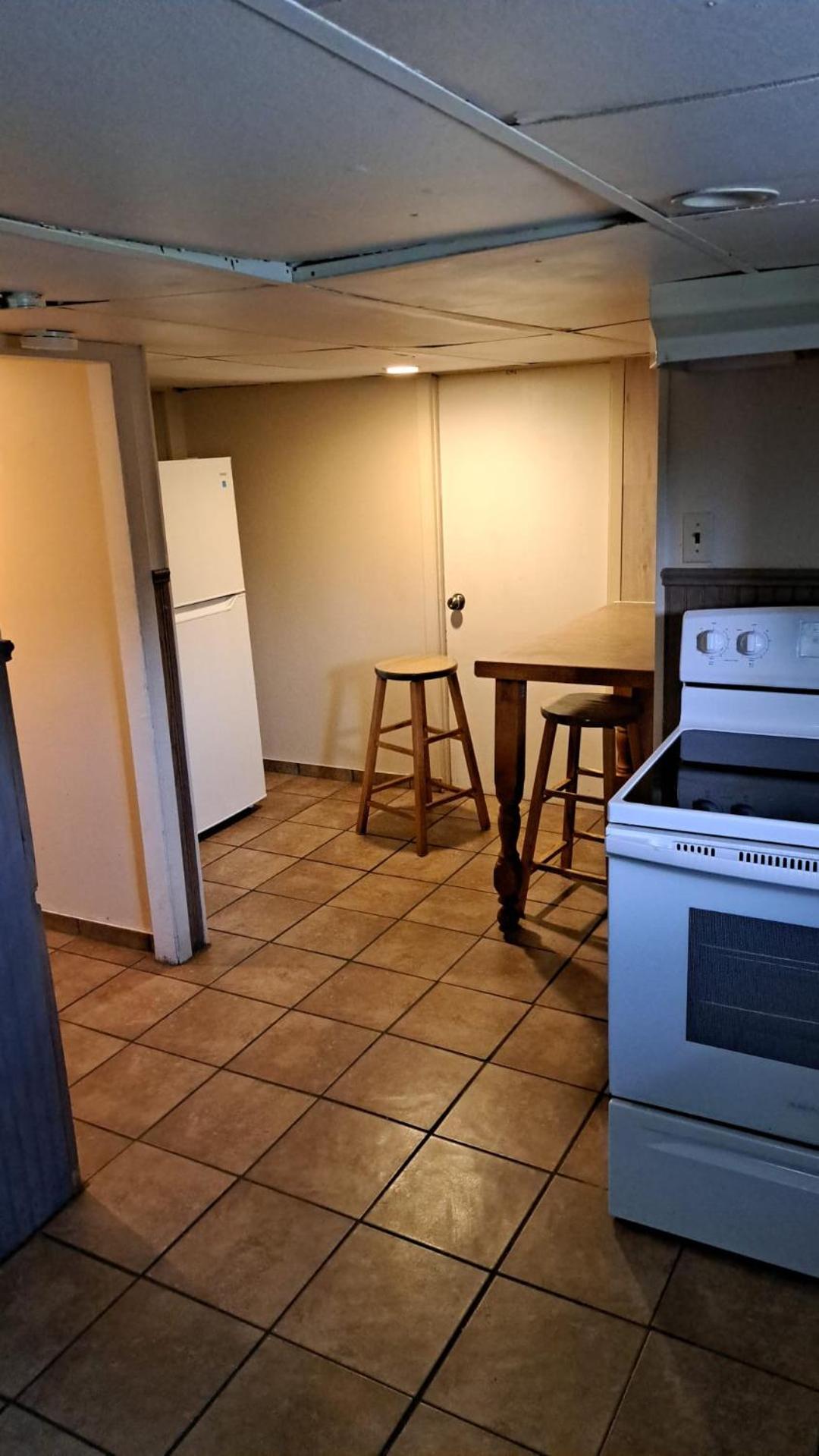 Le1226-Private Basement with WIFI and Free Parking