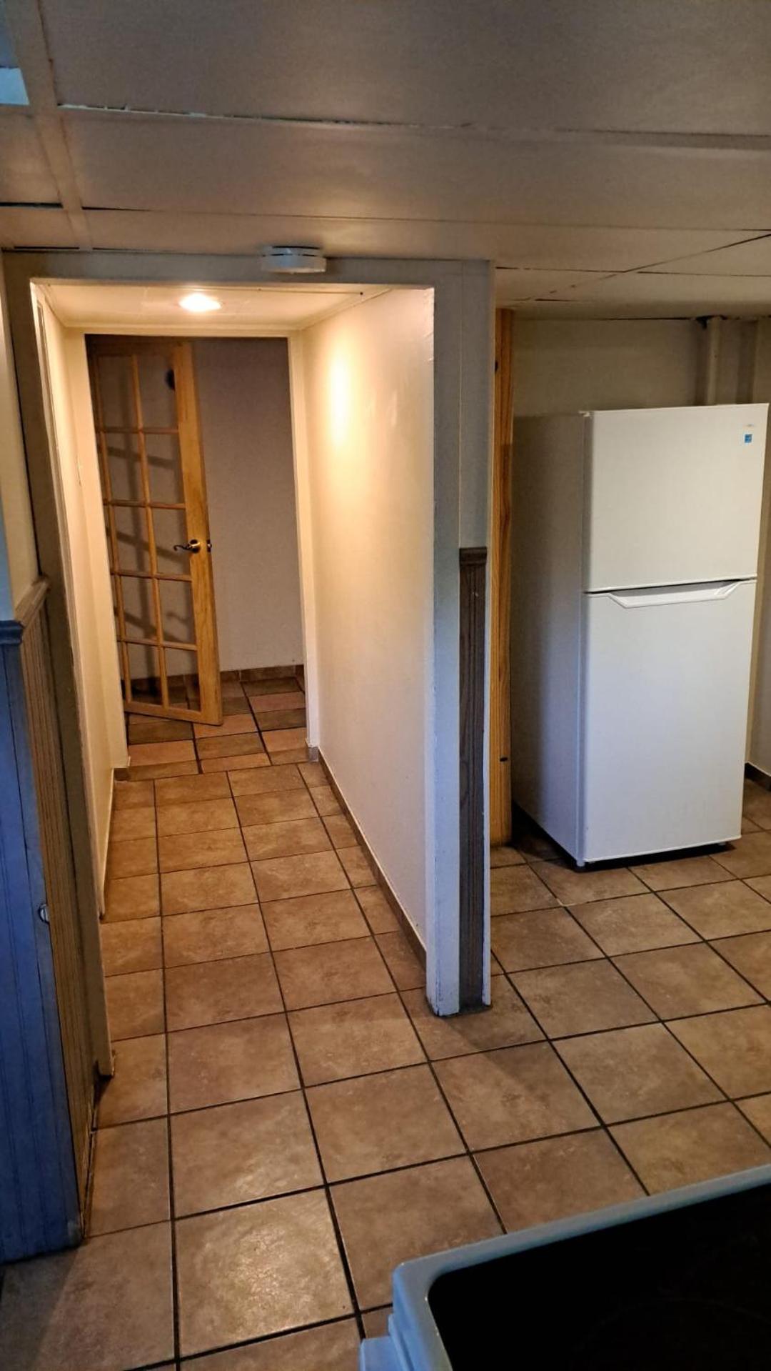 Le1226-Private Basement with WIFI and Free Parking