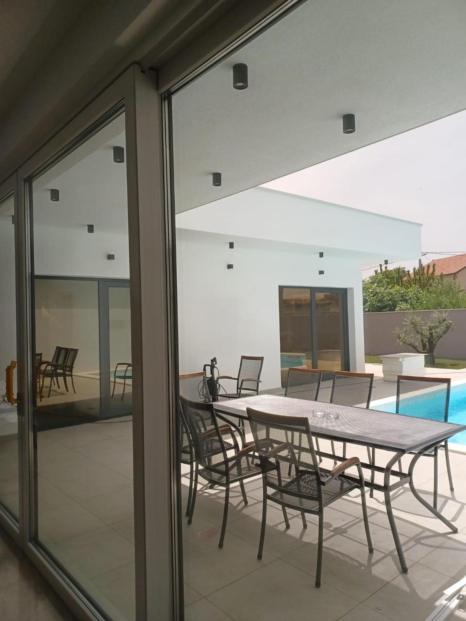New villa with heated pool Prolozac