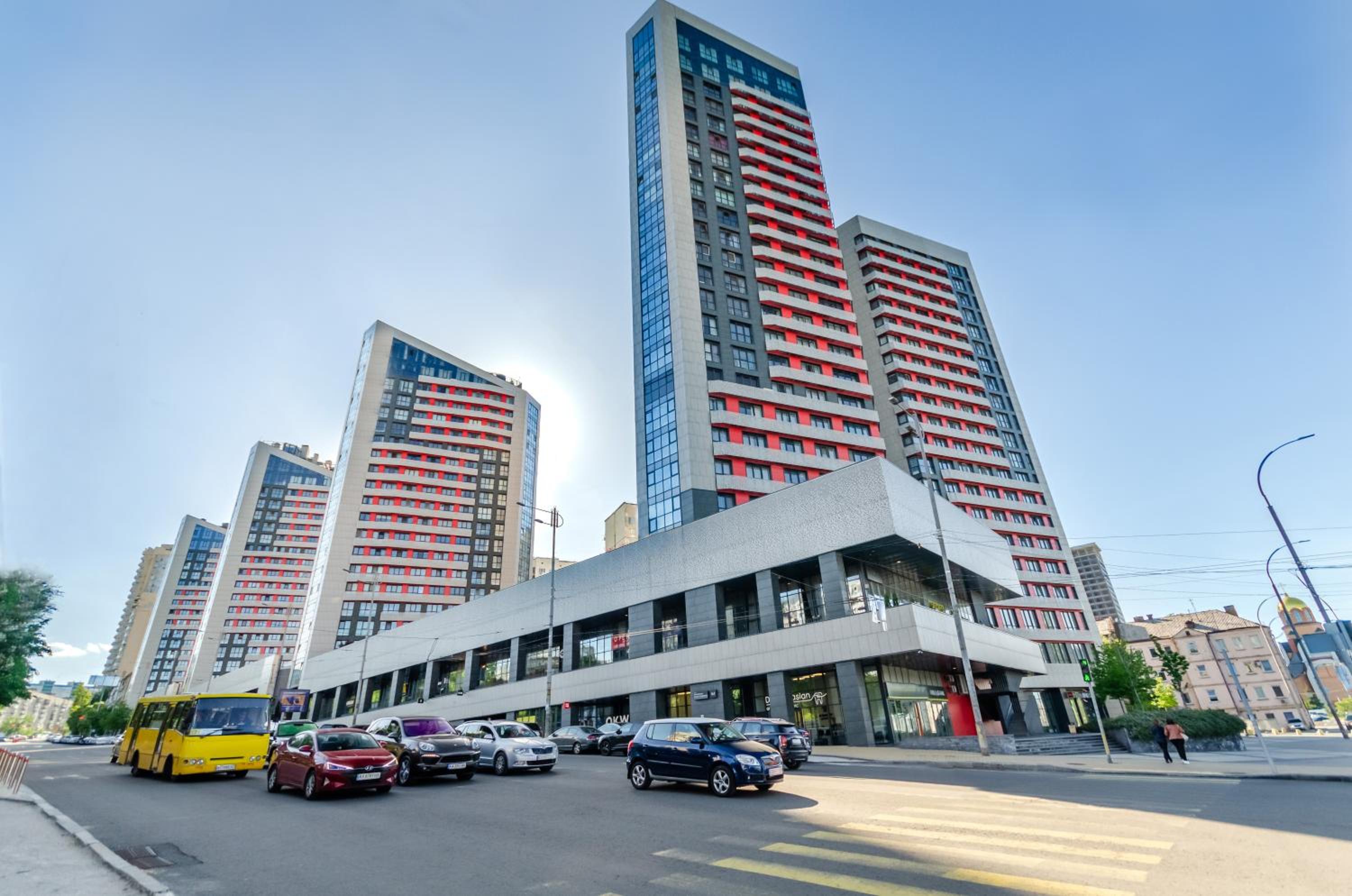 ВВВ! 20-206 Kvartet, Vasyl Lypkivskyi 16g, Kyiv, railway station, metro nearby, panoramic city view, 15 kW backup power, Petrovdom Apartment view 3