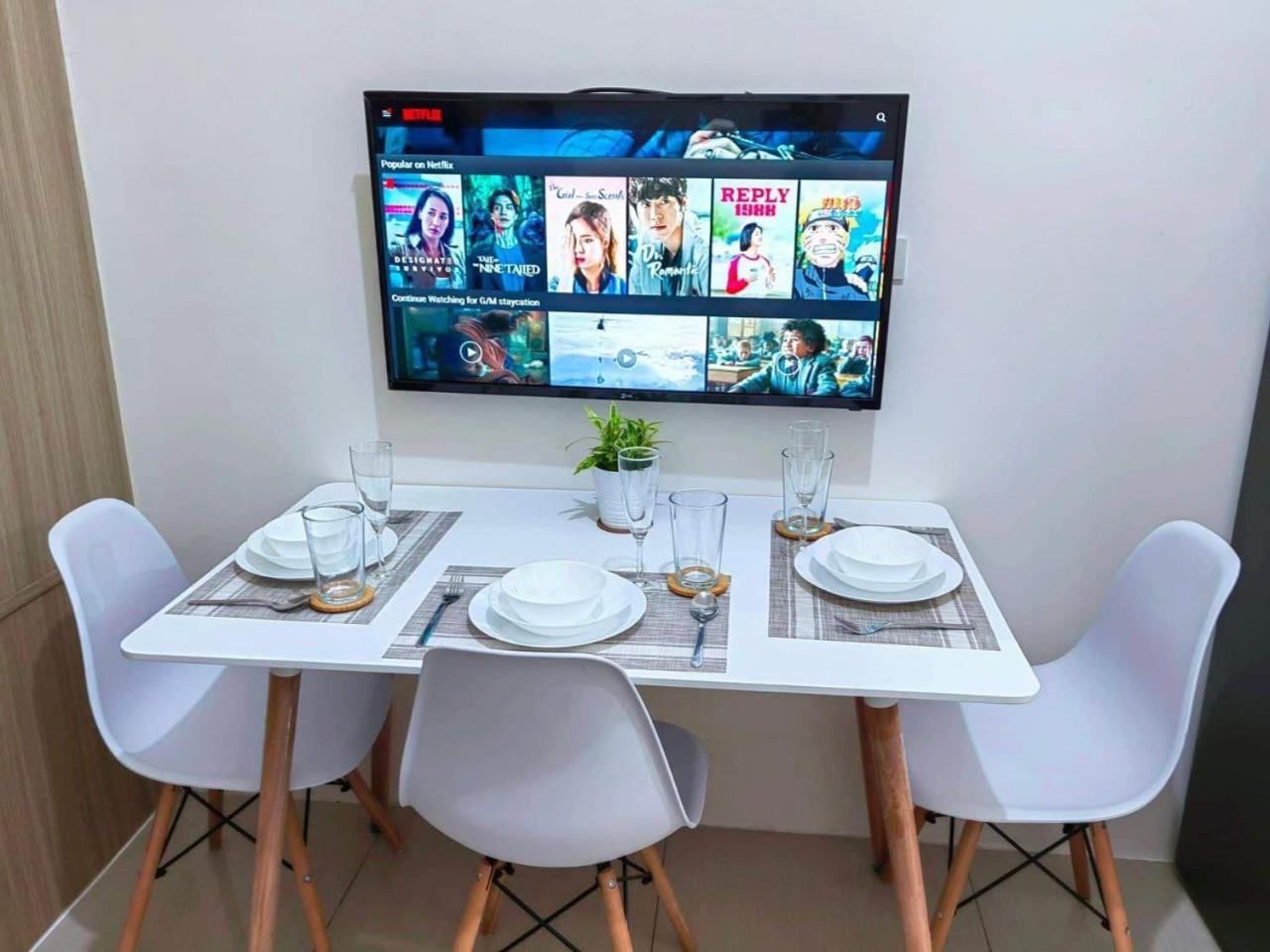 Shore Residences Moa