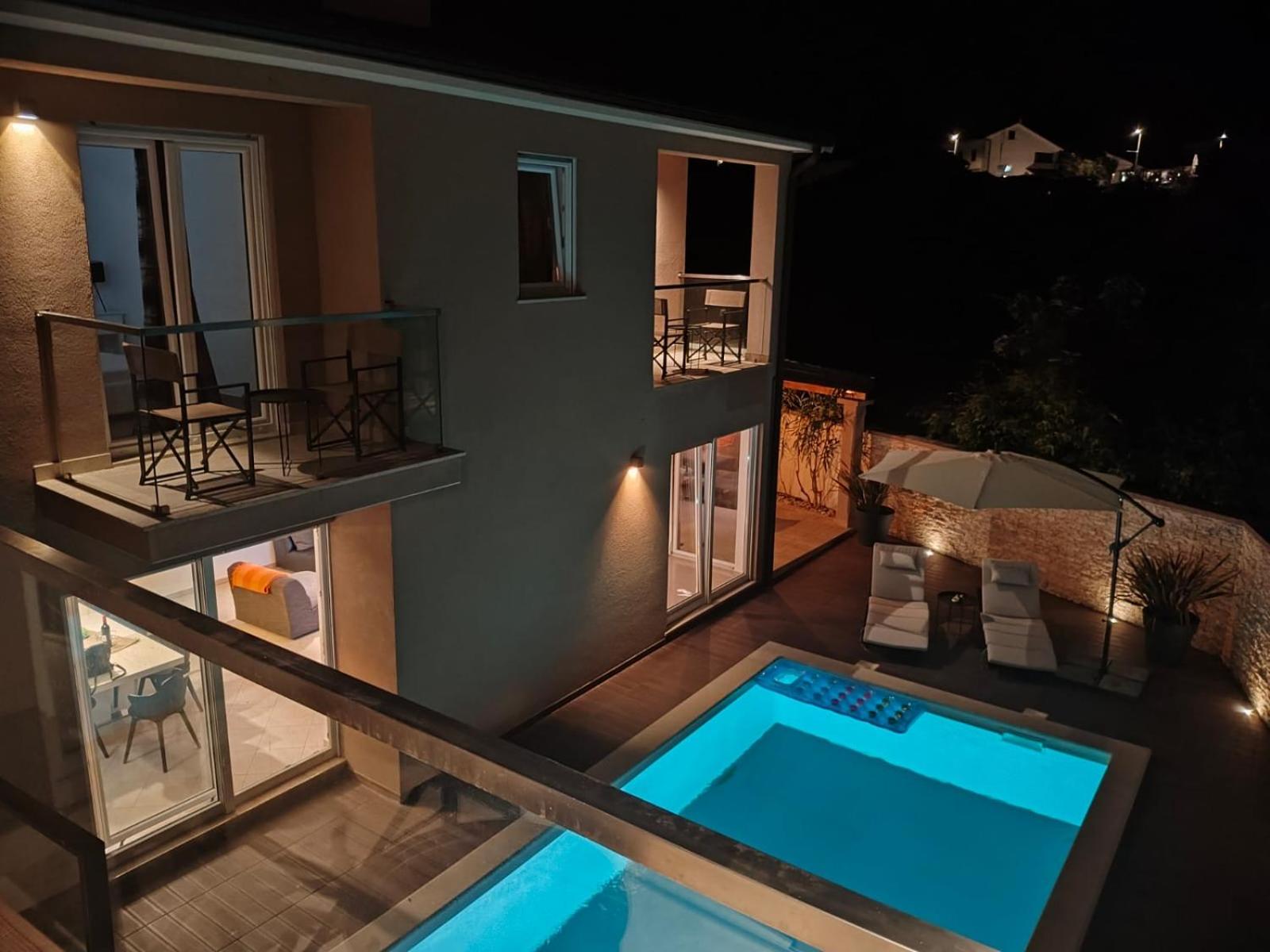 Modern house Luna with pool view 4