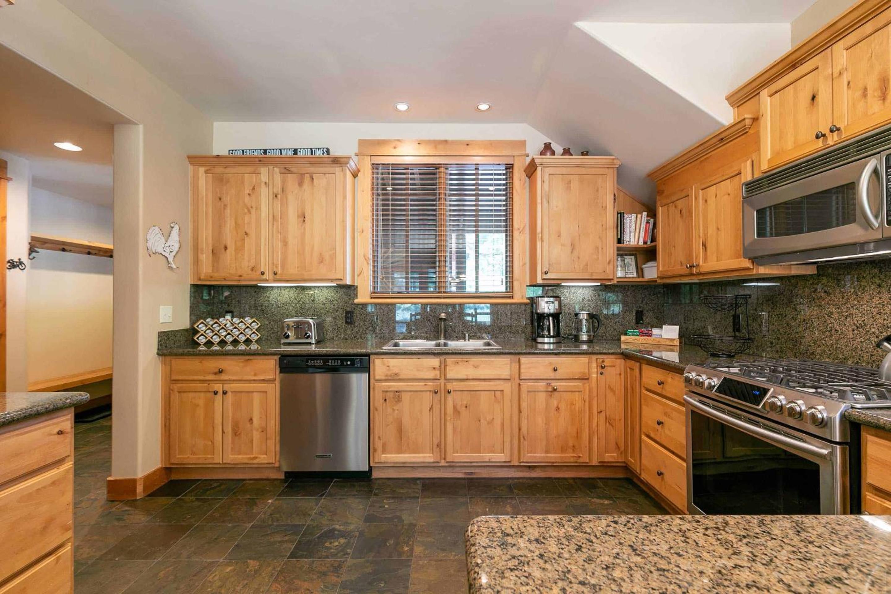 Fairway Drive 13151 by East West Hospitality view 4