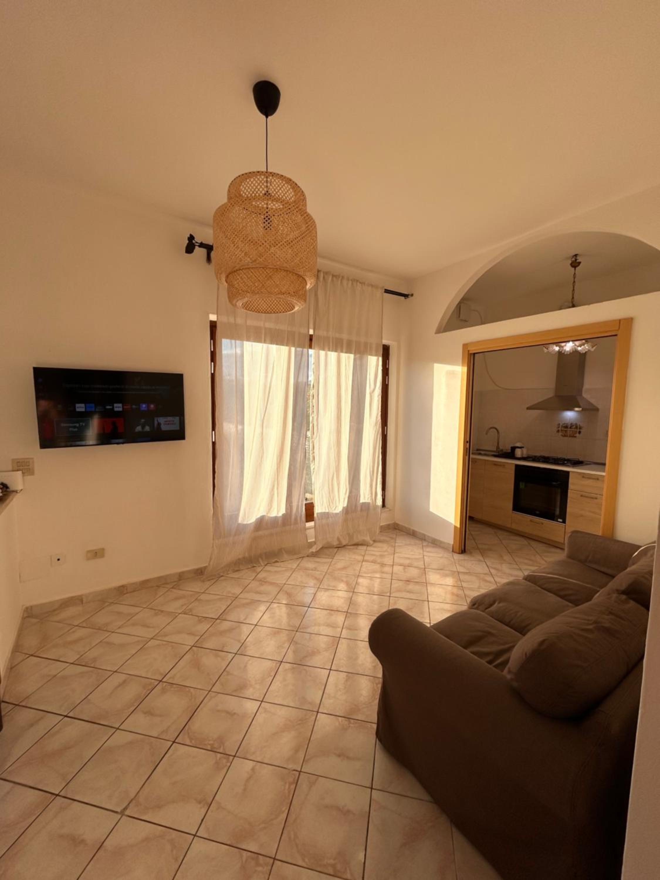 Sunny Apartment photo 2