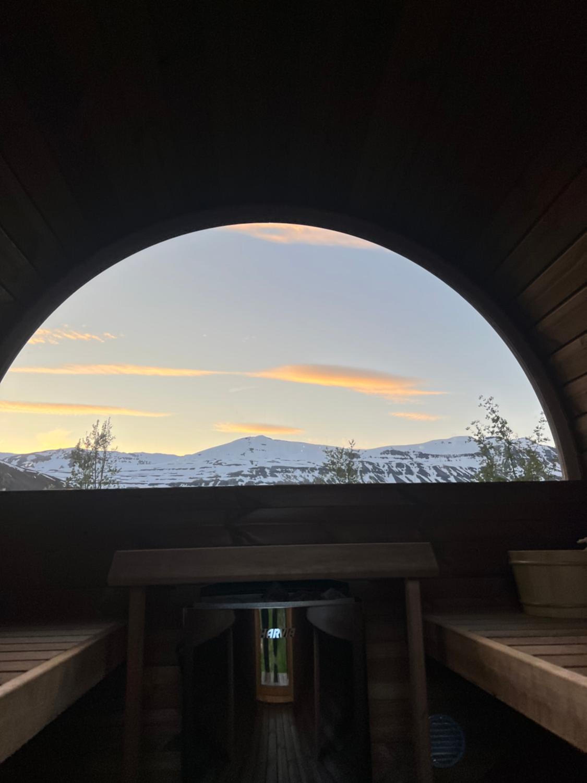 Botnahlid Villa, Mountain and Town views and outdoor Sauna