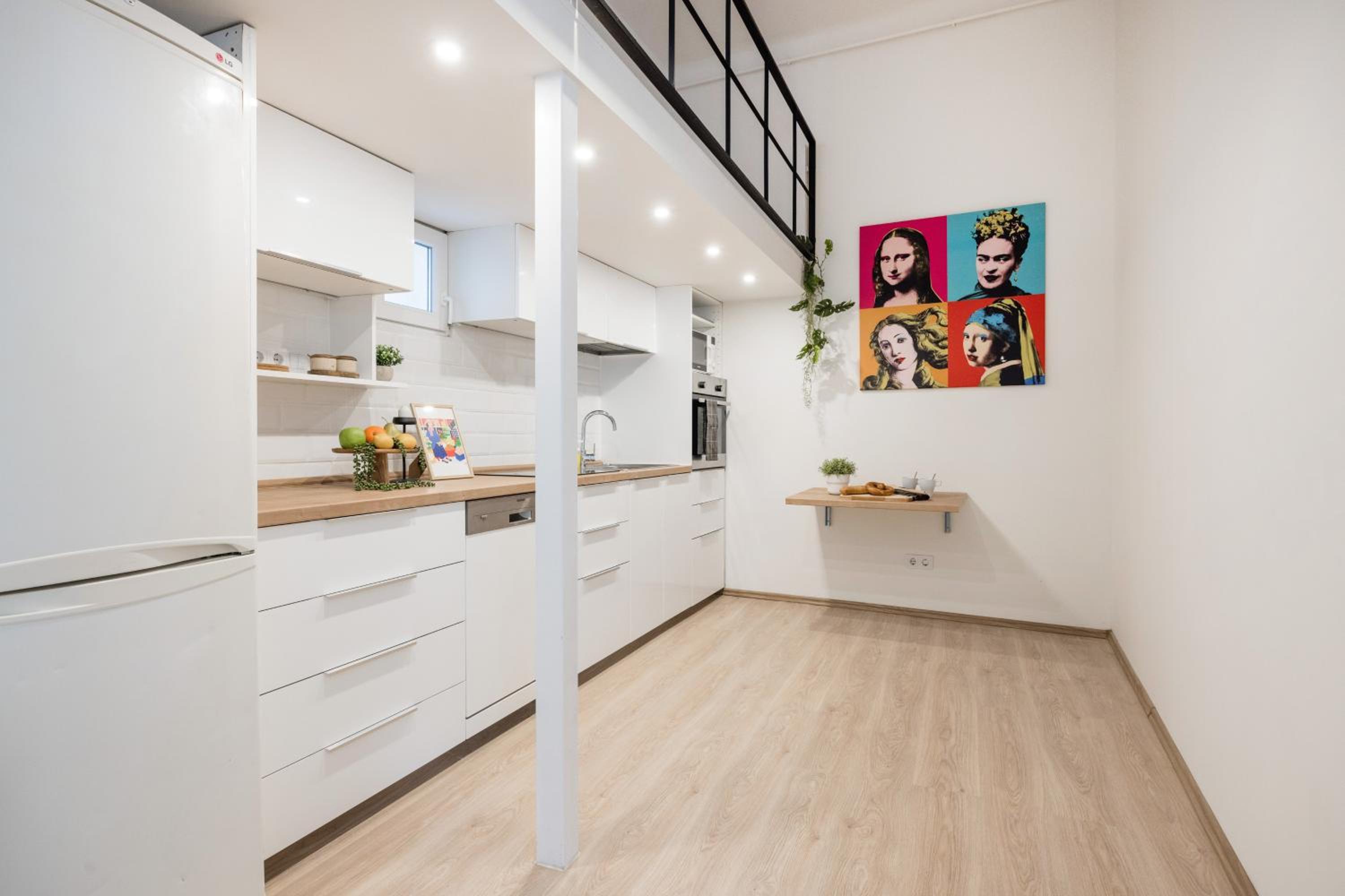 Chic 3BR Heart of District 7- Central Budapest Gem view 5